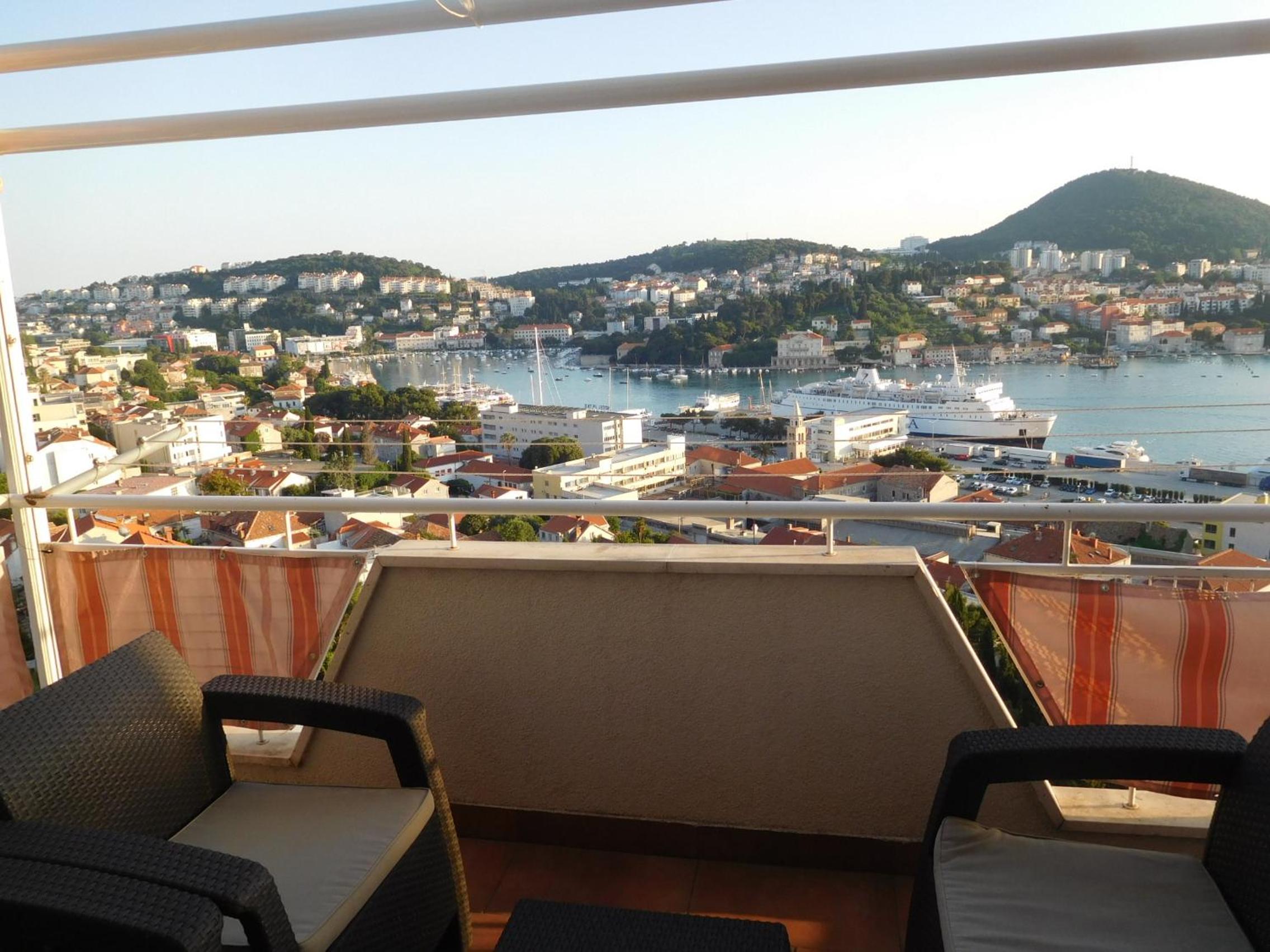 Apartment ANELA with large common tarrace and beautiful sea view