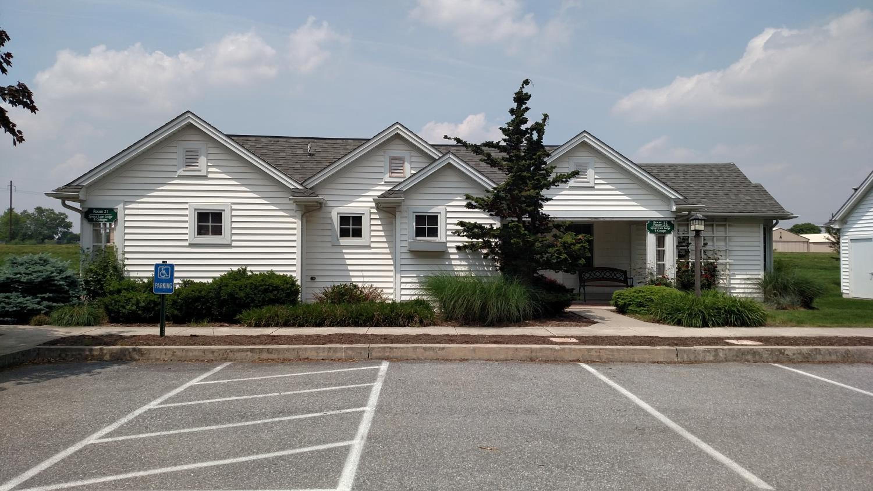 Spruce Lane Lodge and Cottages
