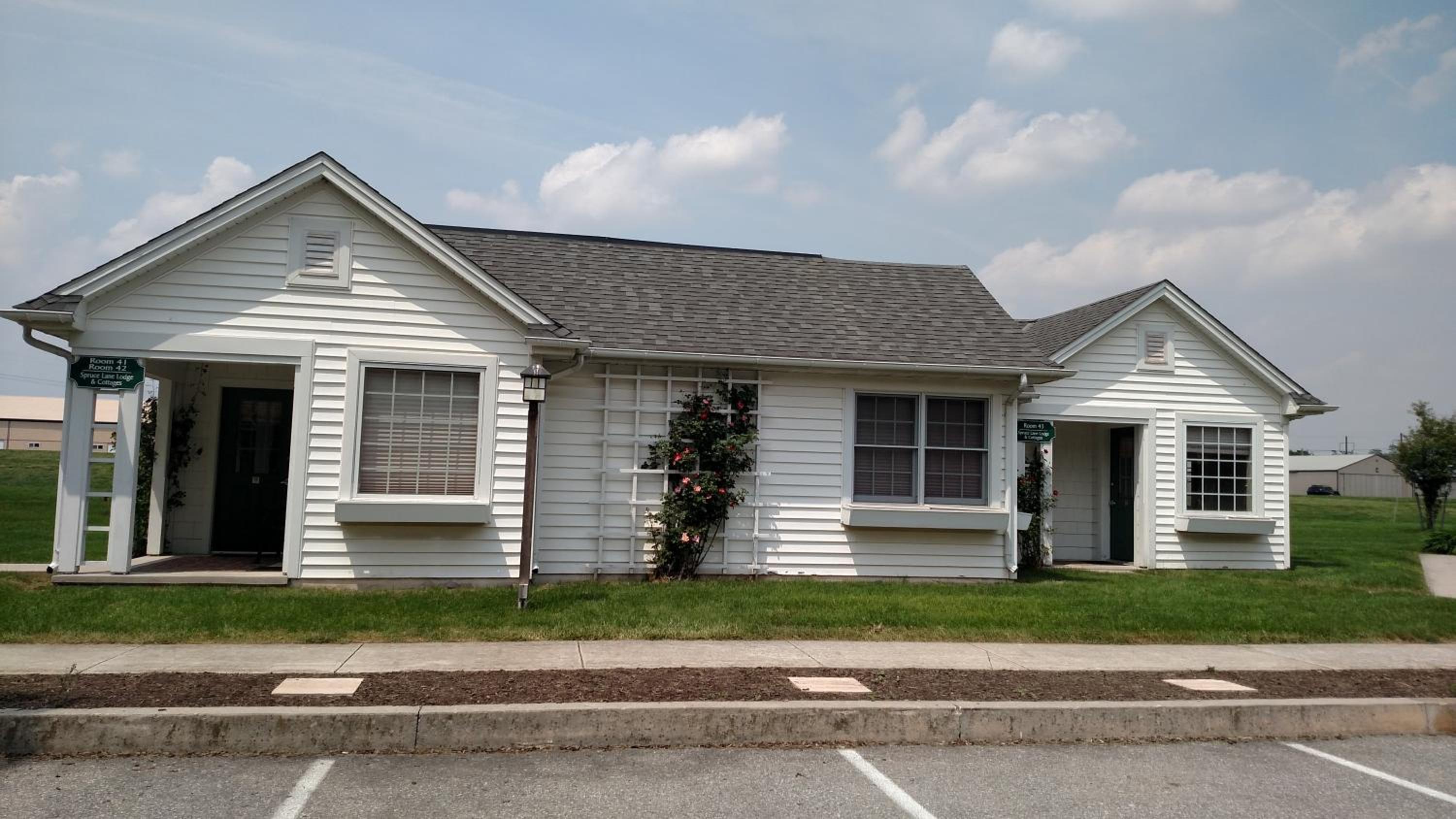Spruce Lane Lodge and Cottages