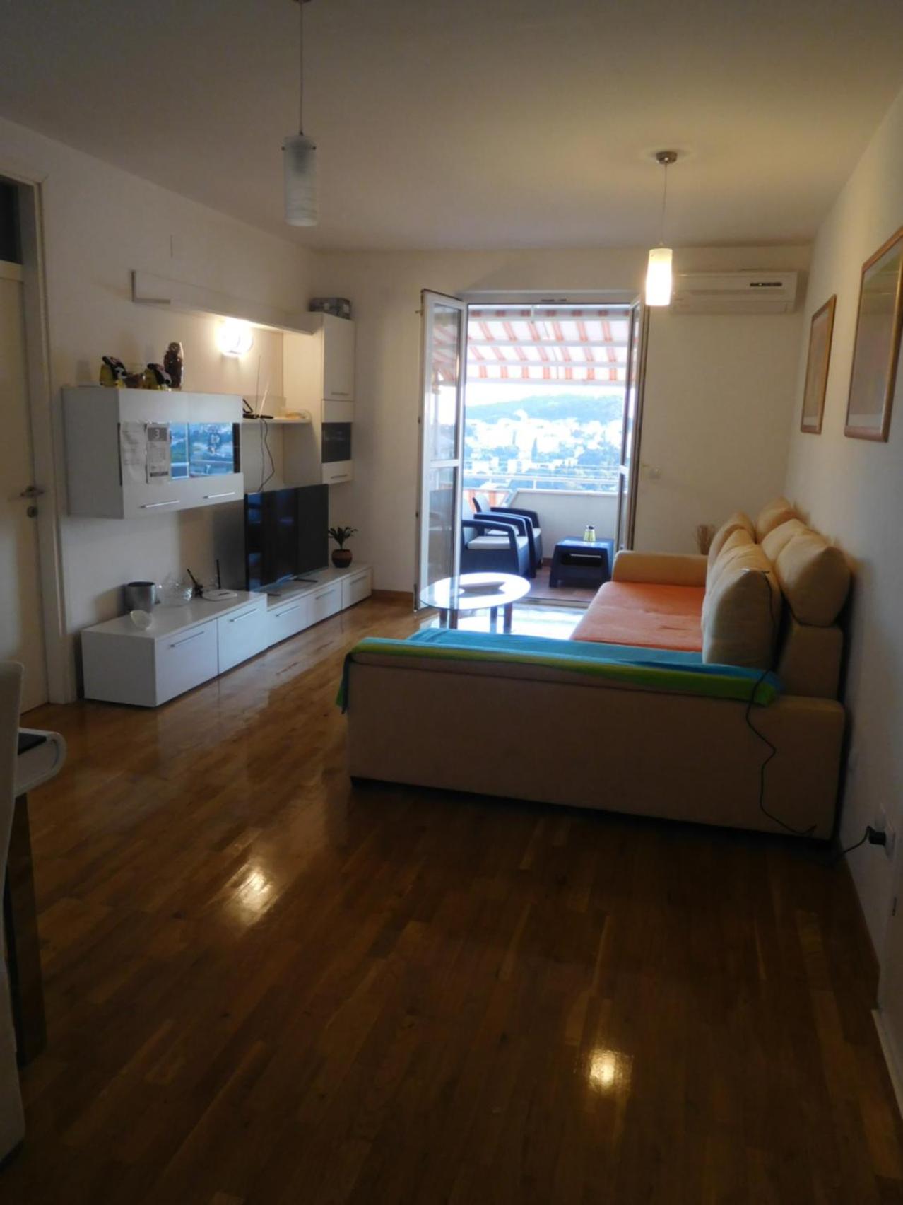 Apartment ANELA with large common tarrace and beautiful sea view