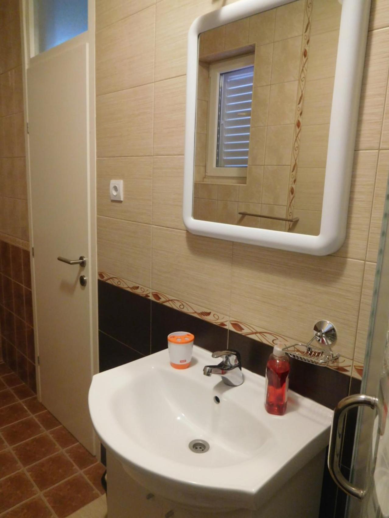 Apartment ANELA with large common tarrace and beautiful sea view