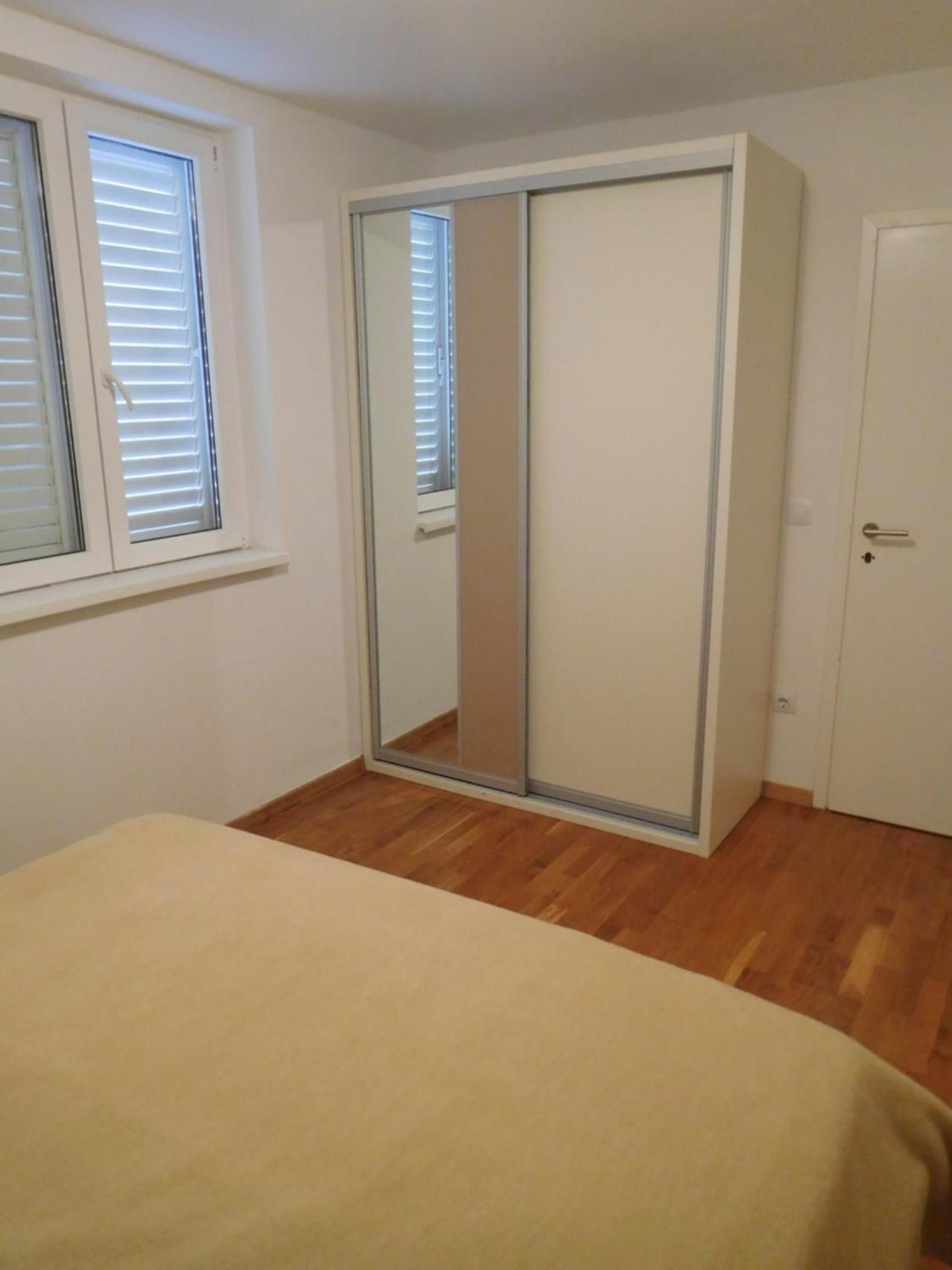 Apartment ANELA with large common tarrace and beautiful sea view