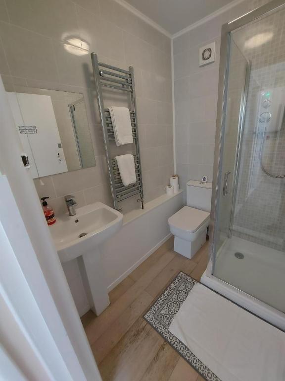 OceanNest-3 Bedroom Apartment free parking, EV 22kW