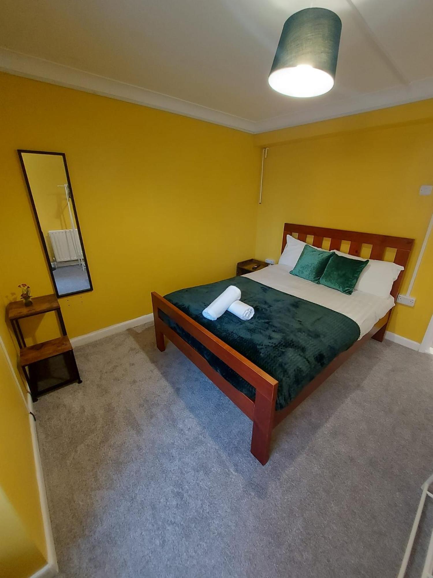 OceanNest-3 Bedroom Apartment free parking, EV 22kW