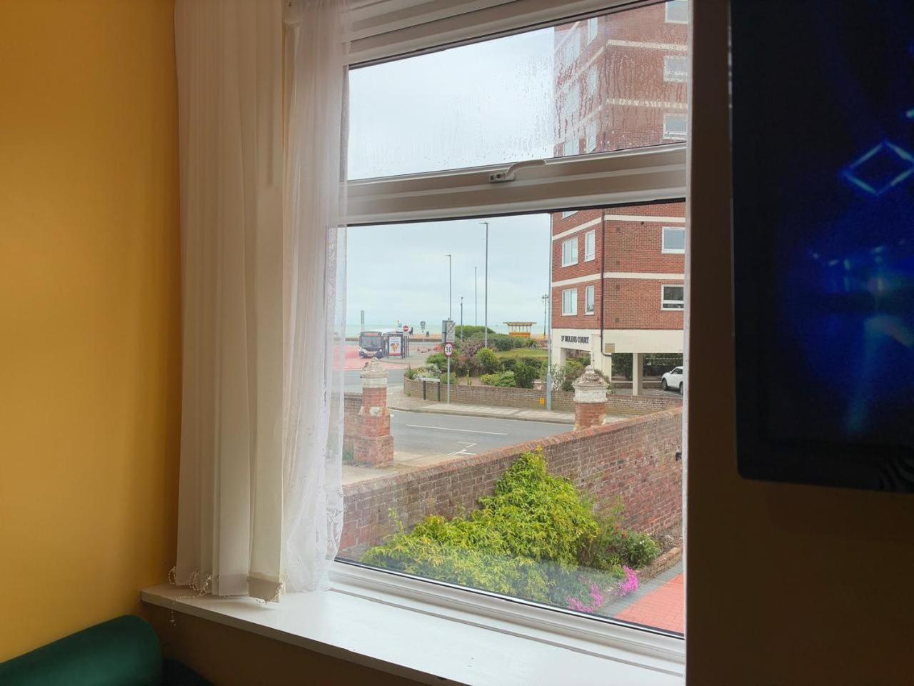 OceanNest-3 Bedroom Apartment free parking, EV 22kW