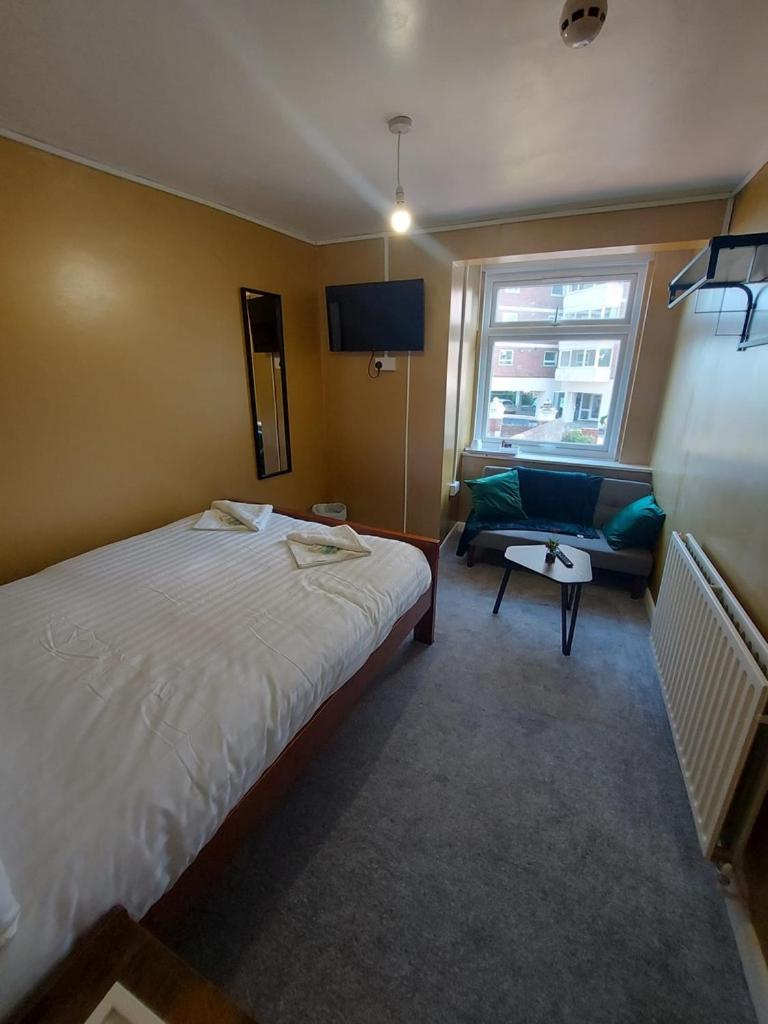 OceanNest-3 Bedroom Apartment free parking, EV 22kW