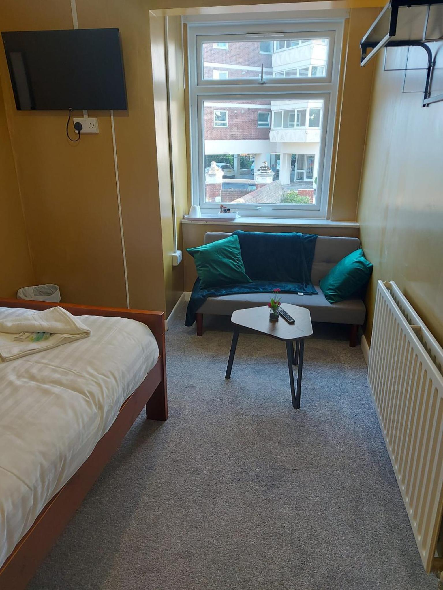OceanNest-3 Bedroom Apartment free parking, EV 22kW