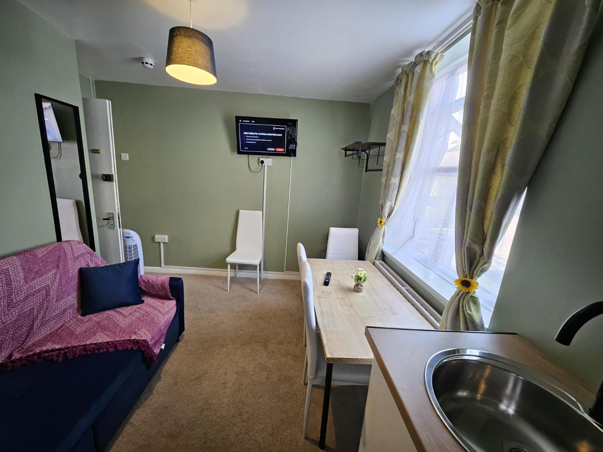 OceanNest-3 Bedroom Apartment free parking, EV 22kW