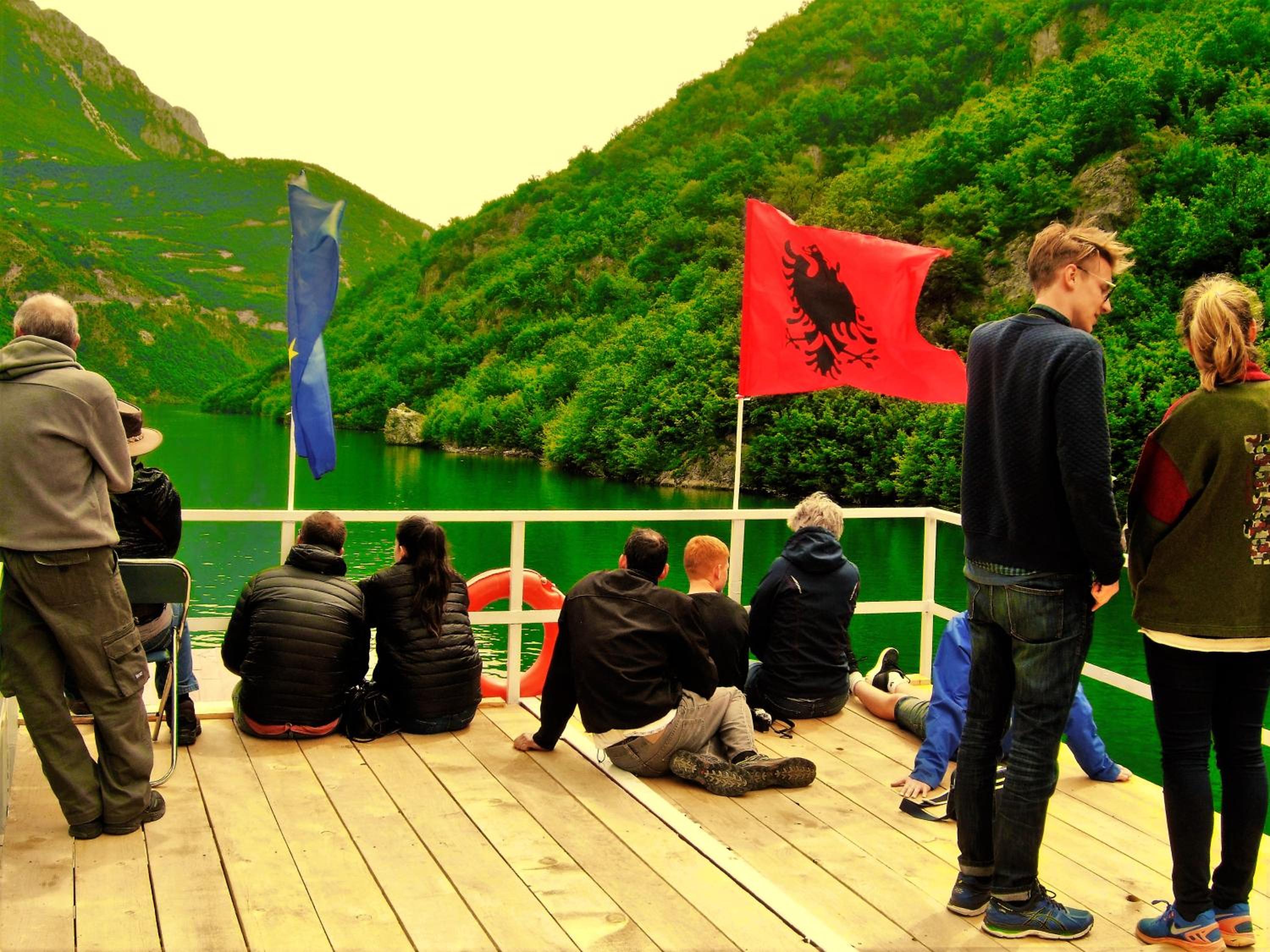 Rozafa Ferry & Accommodation