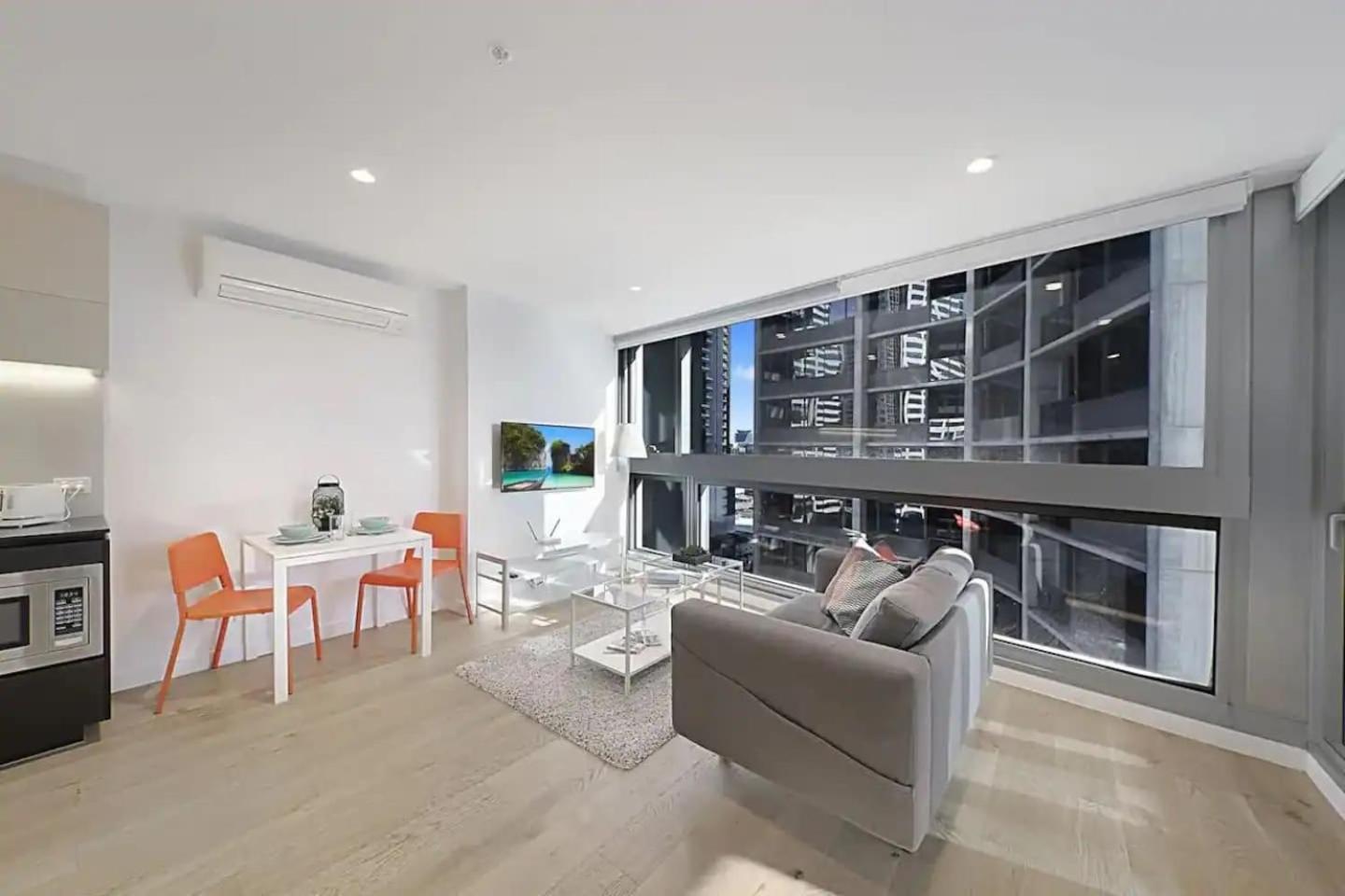 Stylish & Cozy CBD Stay Steps from Southern Cross