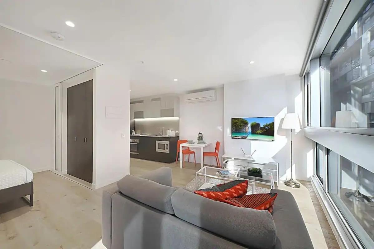 Stylish & Cozy CBD Stay Steps from Southern Cross