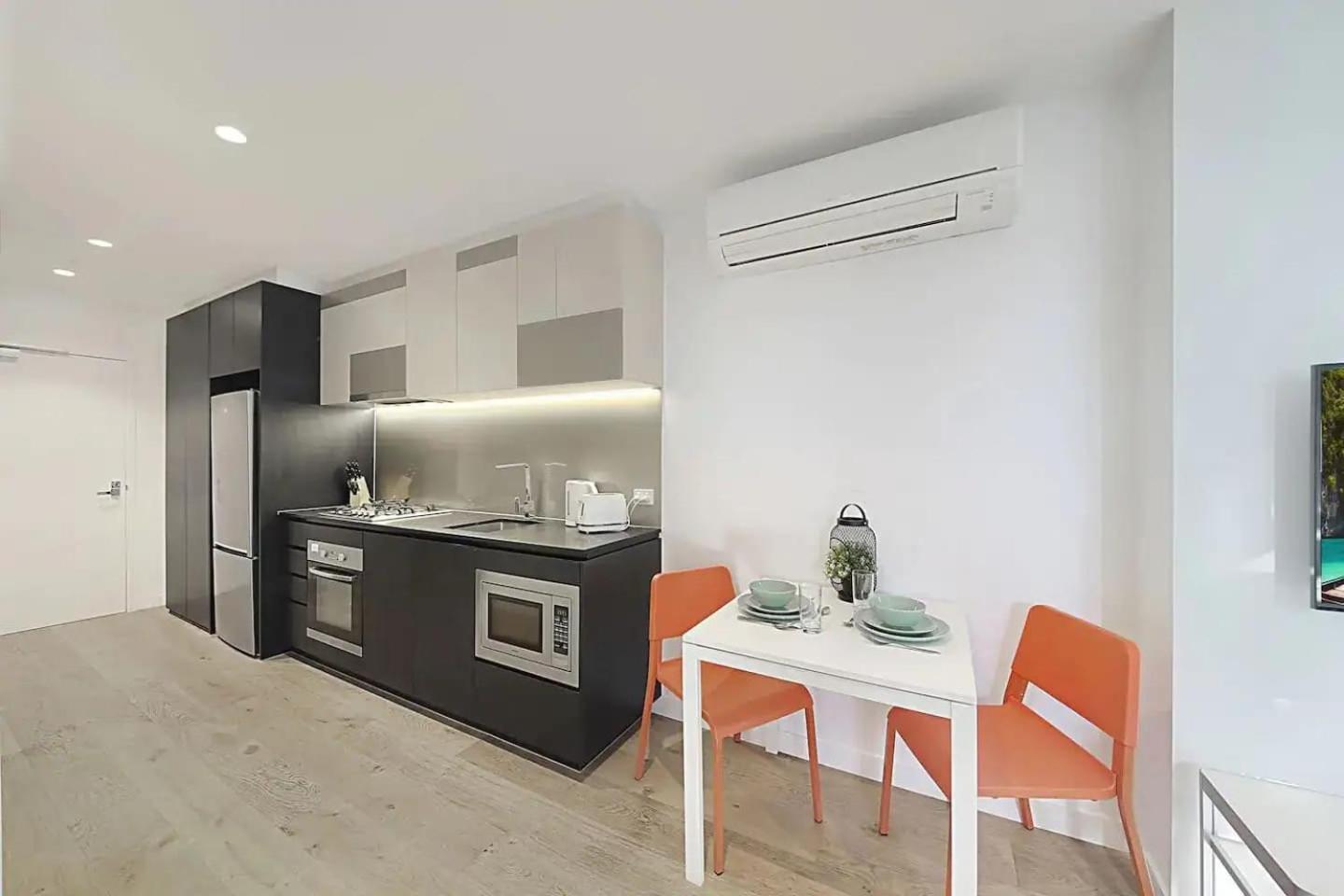 Stylish & Cozy CBD Stay Steps from Southern Cross