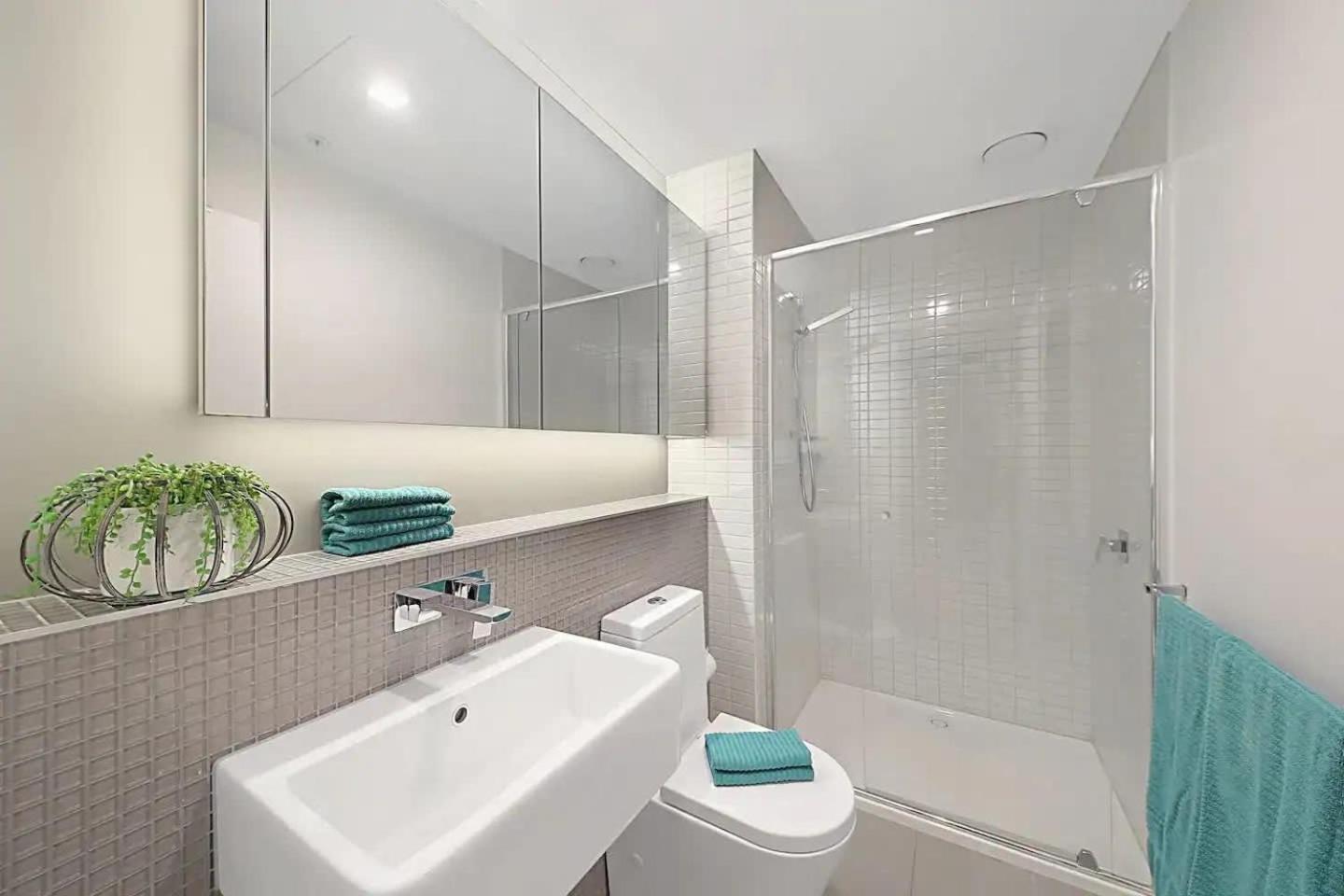 Stylish & Cozy CBD Stay Steps from Southern Cross