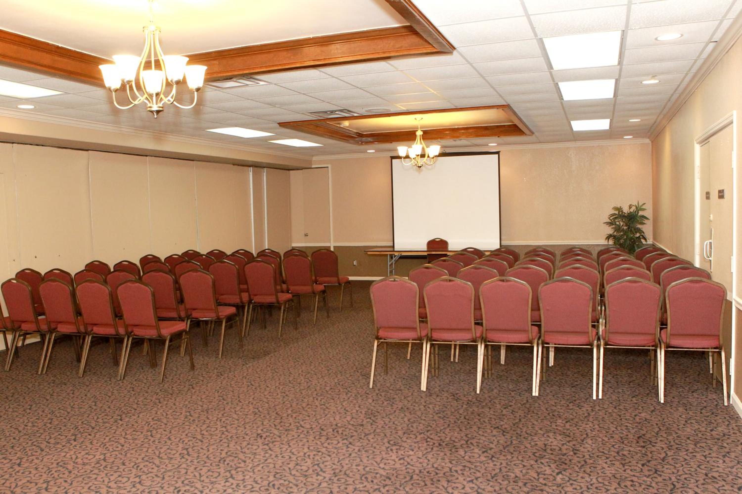 Mattoon Vacations - Suite Dreams Hotel - Property Image 5