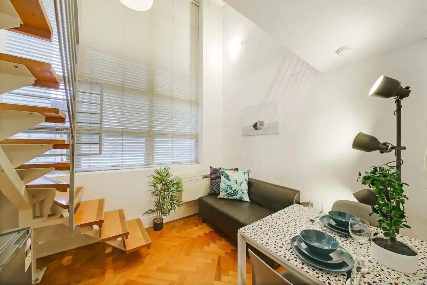 A Chic NY Style Loft Near Melbourne Central