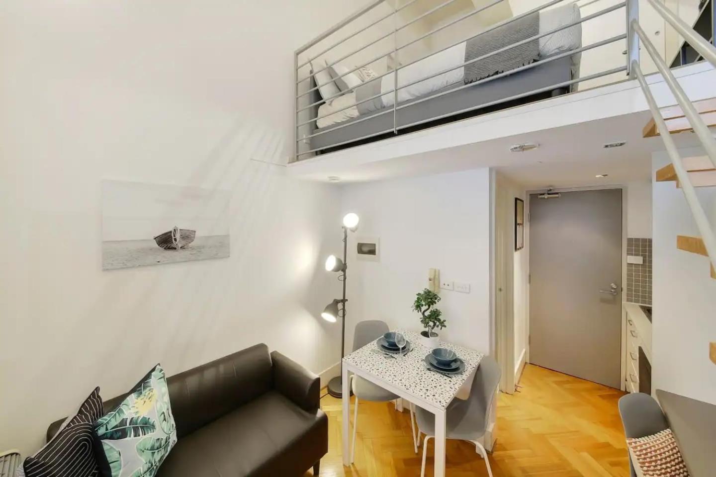 A Chic NY Style Loft Near Melbourne Central