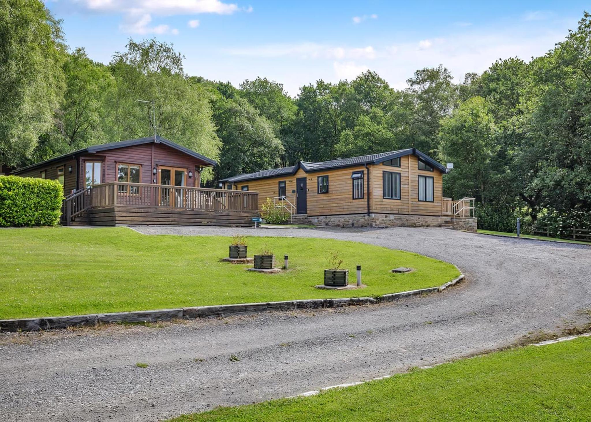 Charlesworth Lodges