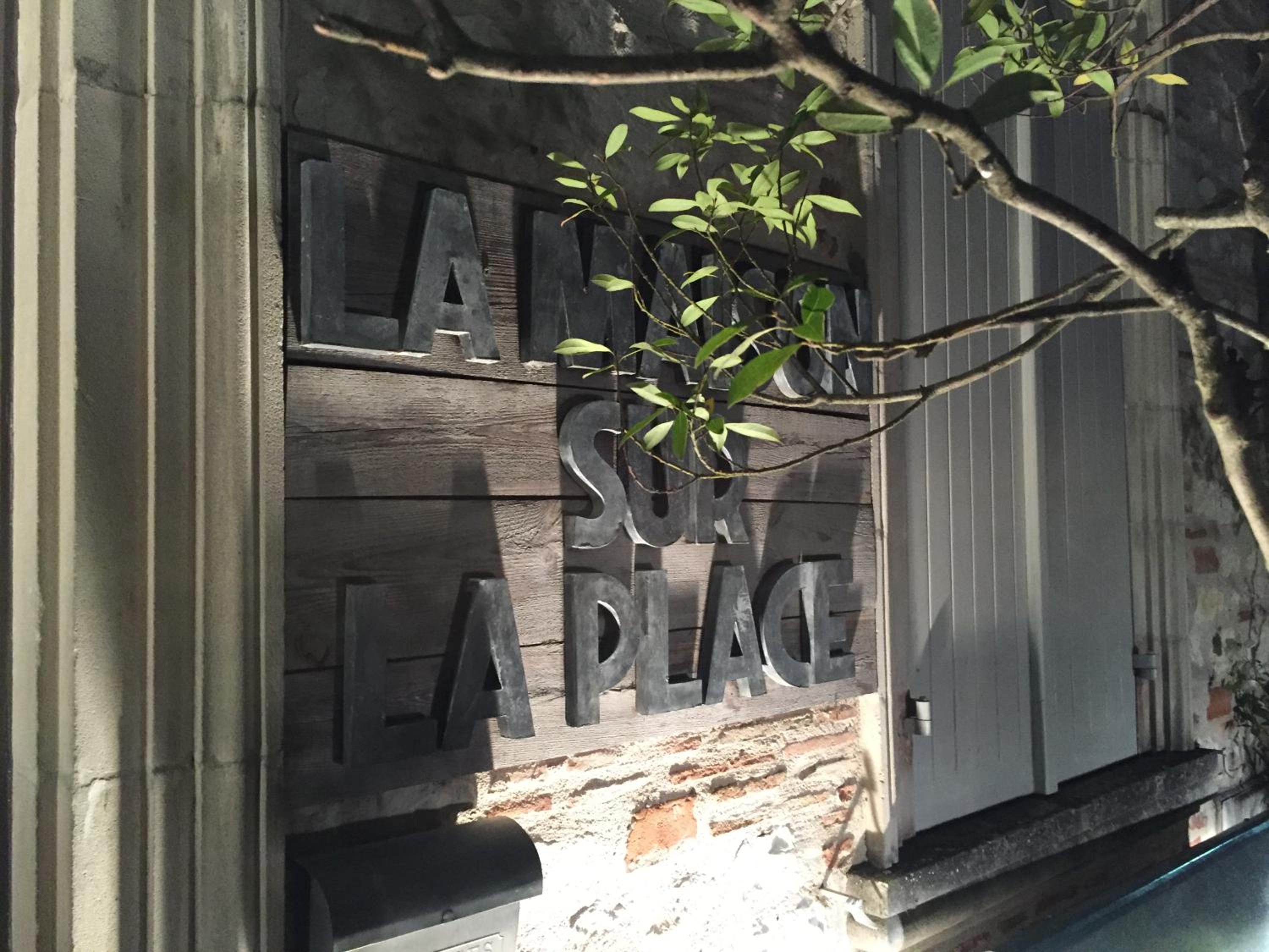La maison sur la place