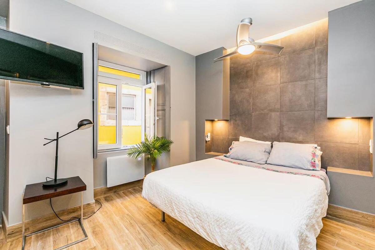 Typical Mouraria Studios by Hosty