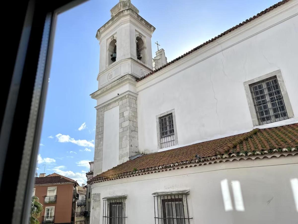 Alfama Typical by Hosty