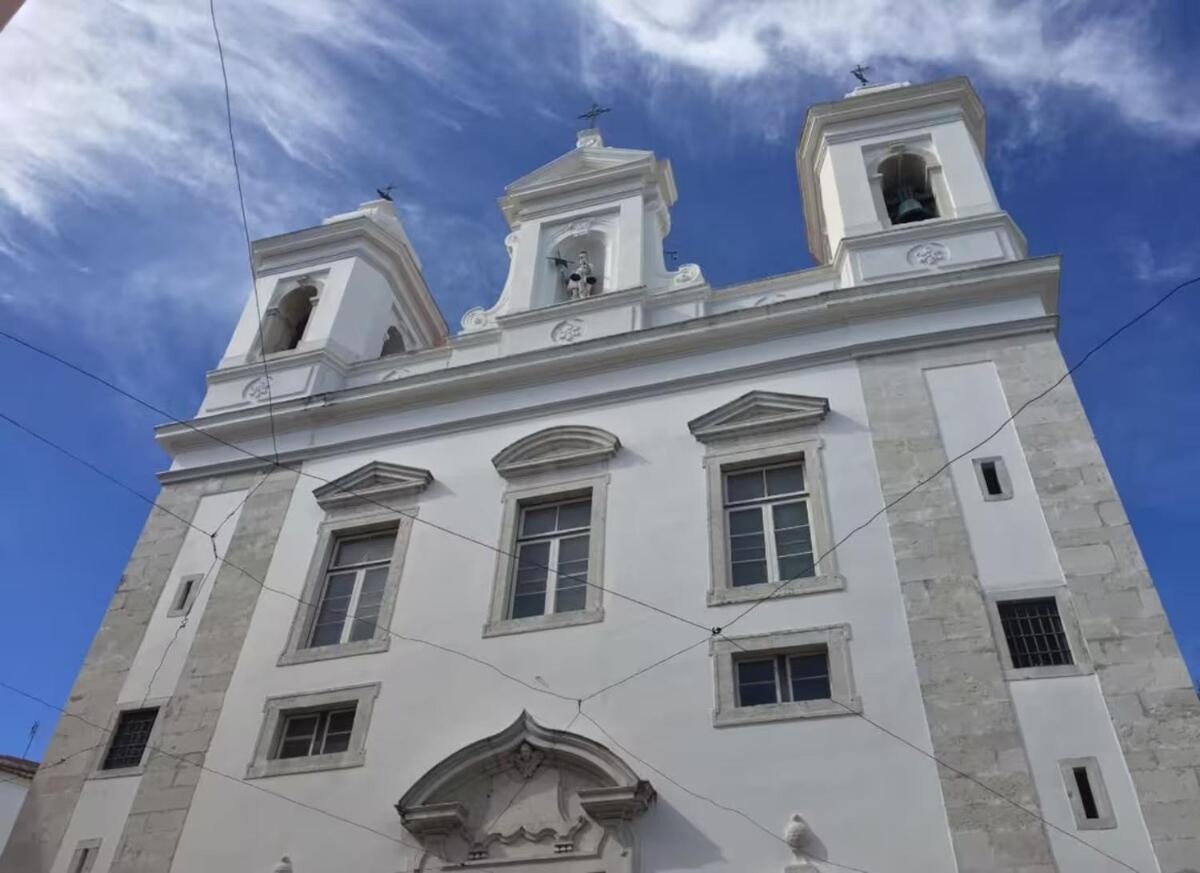 Alfama Typical by Hosty