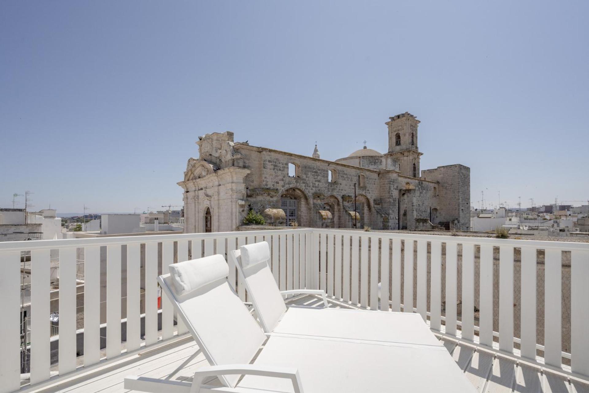Marchesa - 2 Bedrooms, Terrace & Bath Tub in Center