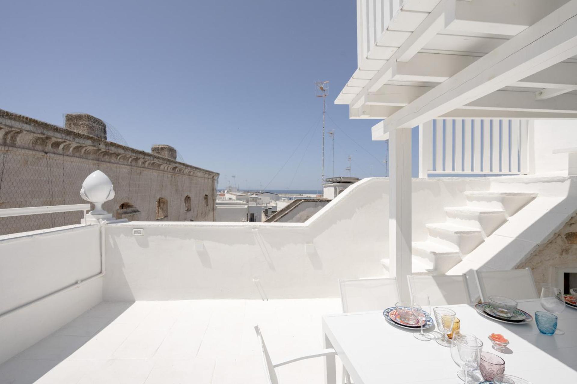Marchesa - 2 Bedrooms, Terrace & Bath Tub in Center