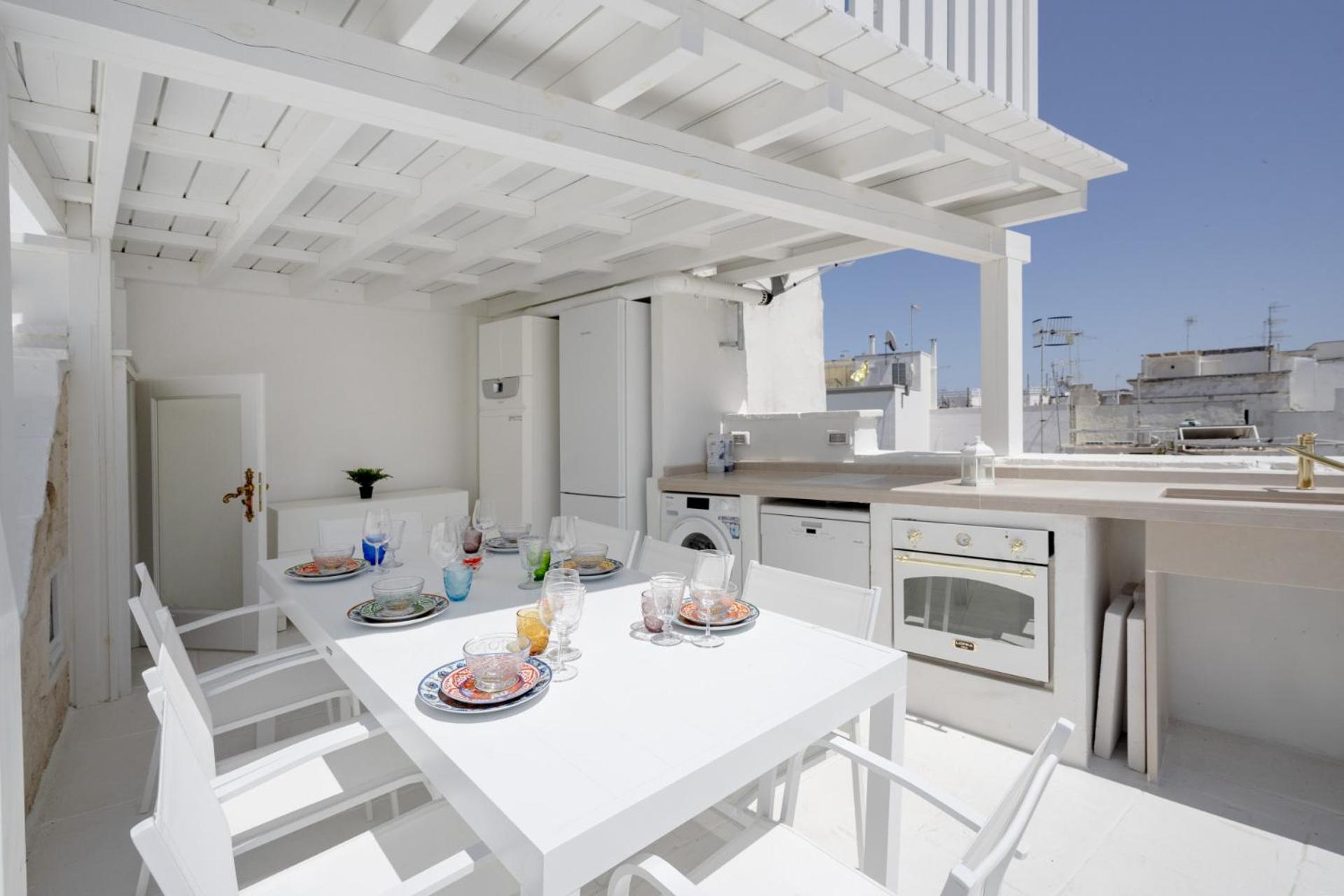Marchesa - 2 Bedrooms, Terrace & Bath Tub in Center