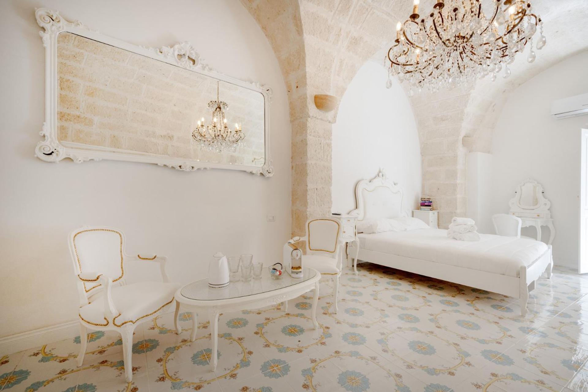 Marchesa - 2 Bedrooms, Terrace & Bath Tub in Center