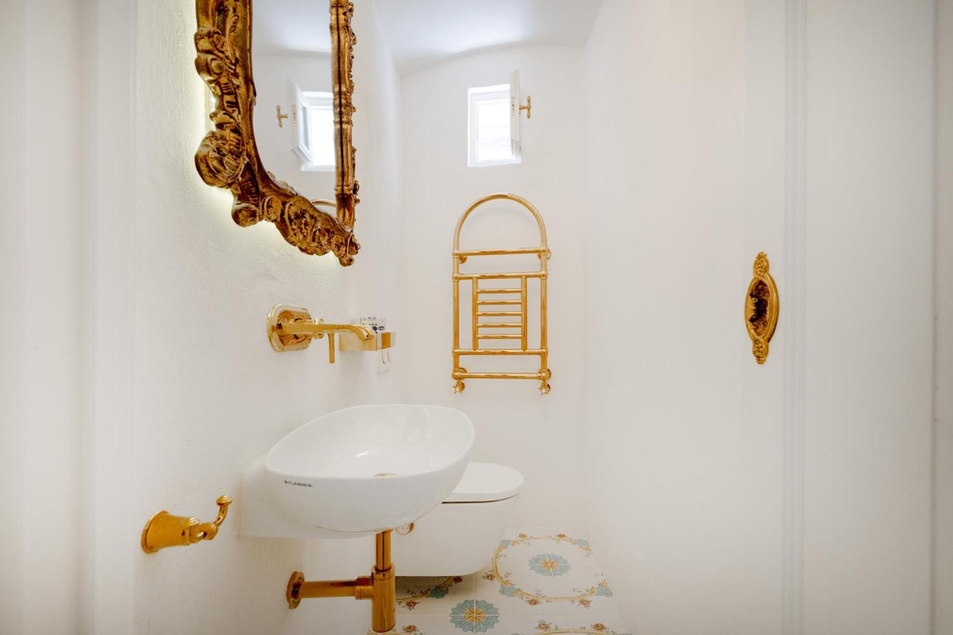 Marchesa - 2 Bedrooms, Terrace & Bath Tub in Center