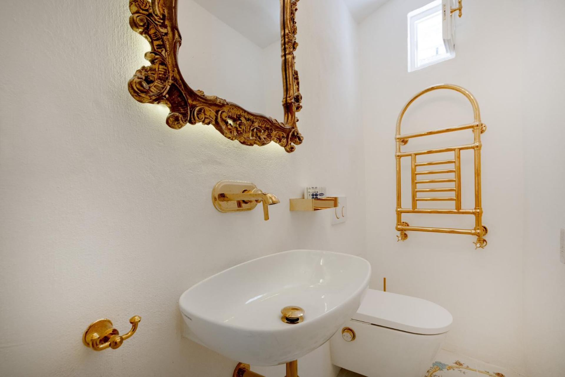 Marchesa - 2 Bedrooms, Terrace & Bath Tub in Center