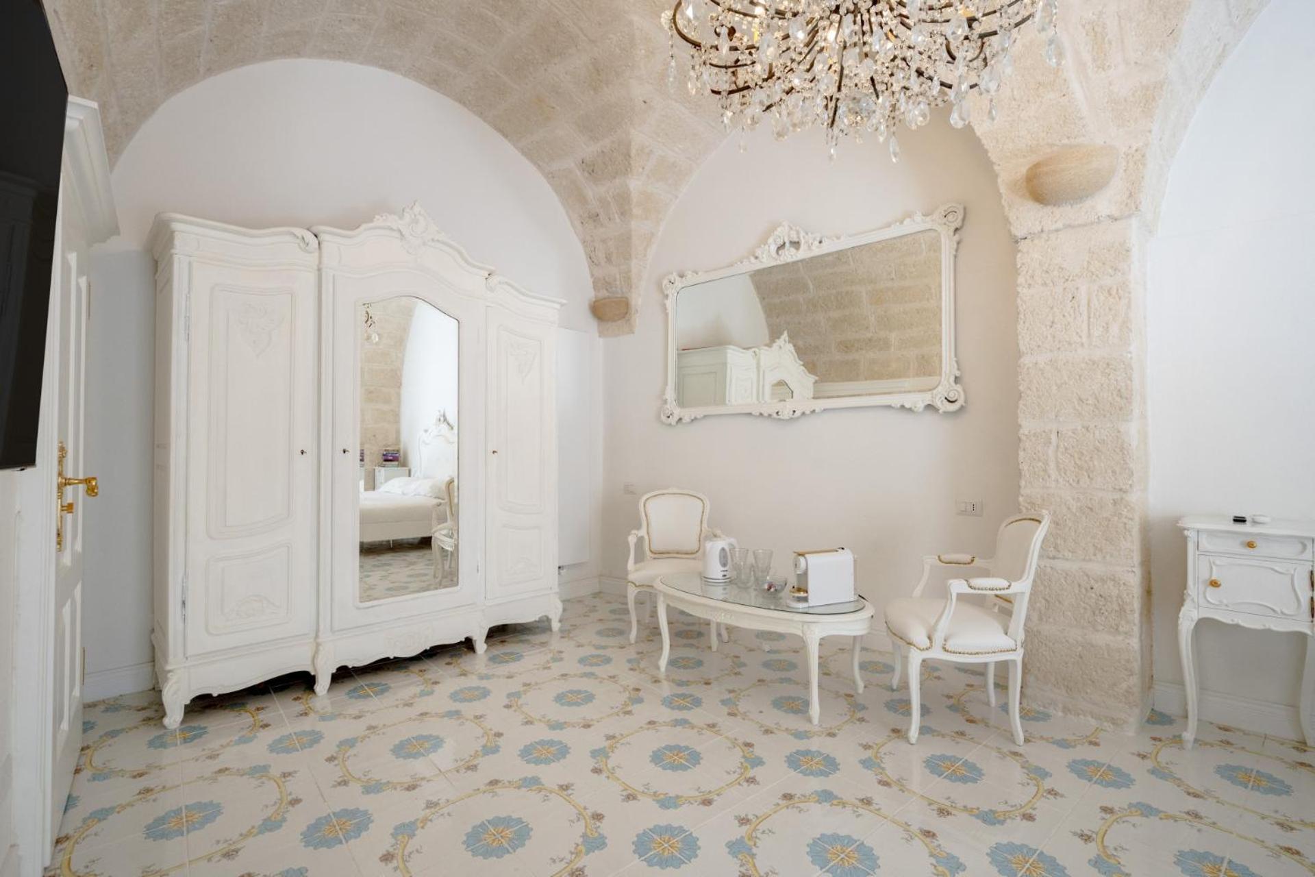 Marchesa - 2 Bedrooms, Terrace & Bath Tub in Center