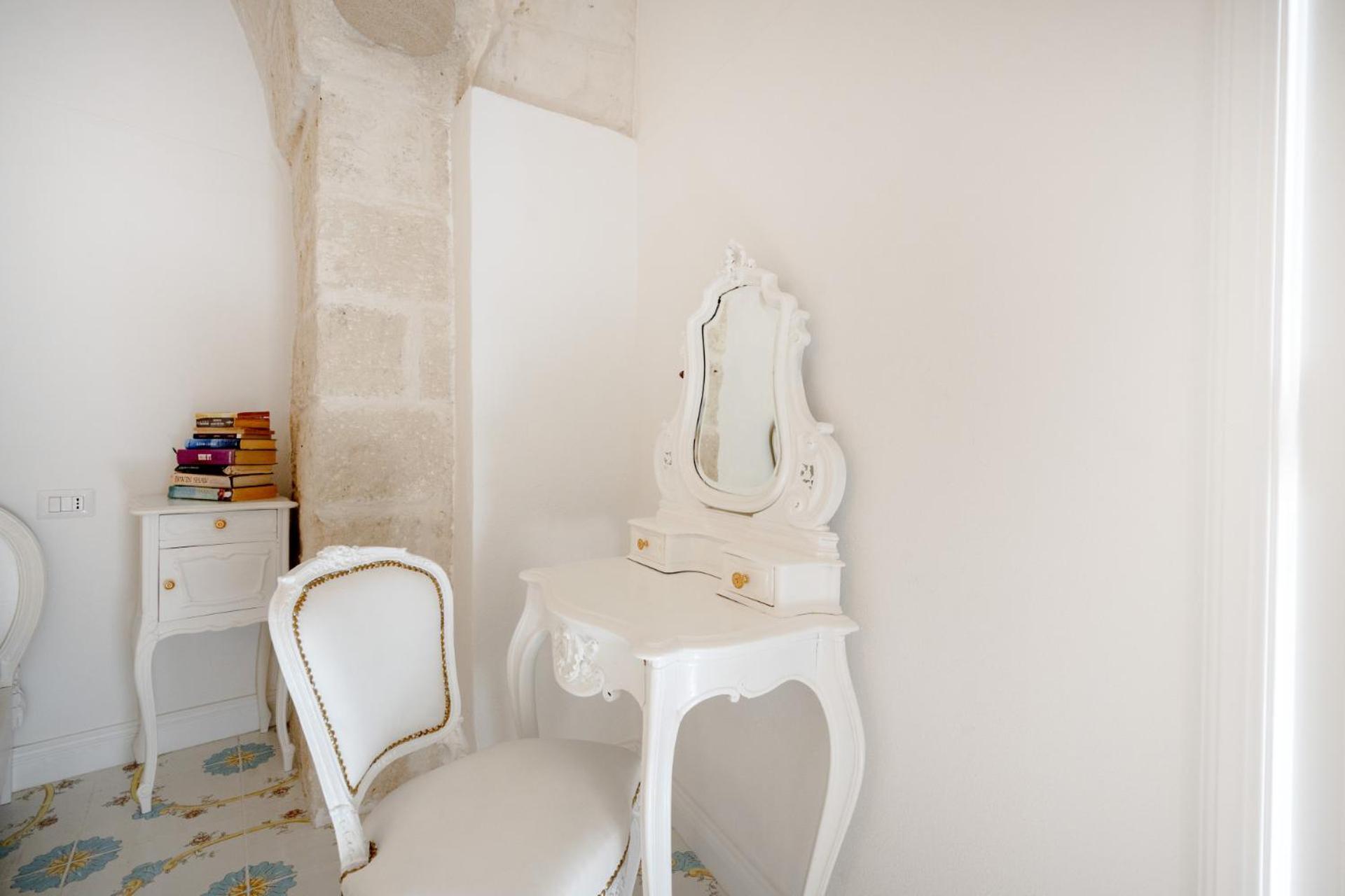 Marchesa - 2 Bedrooms, Terrace & Bath Tub in Center