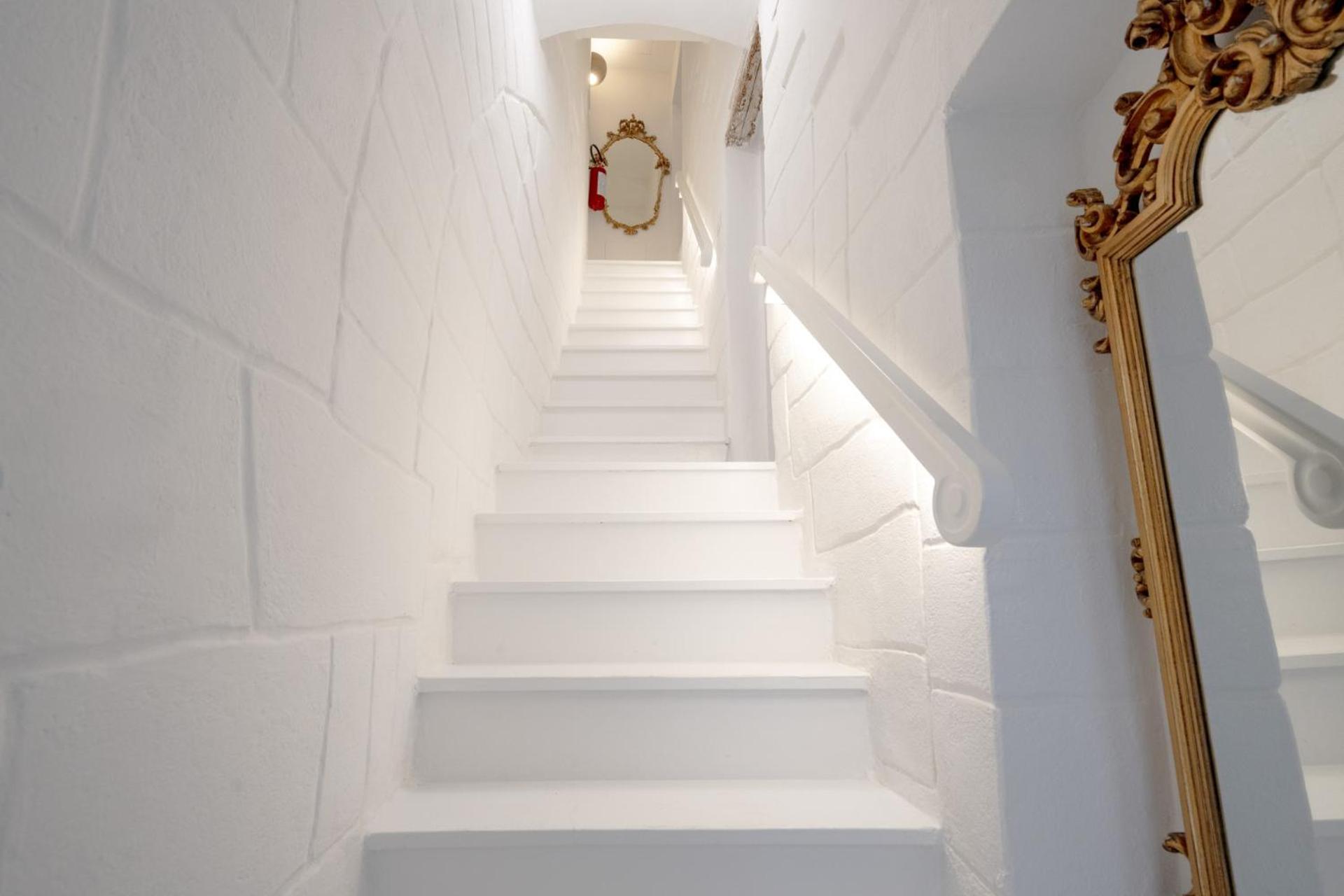 Marchesa - 2 Bedrooms, Terrace & Bath Tub in Center