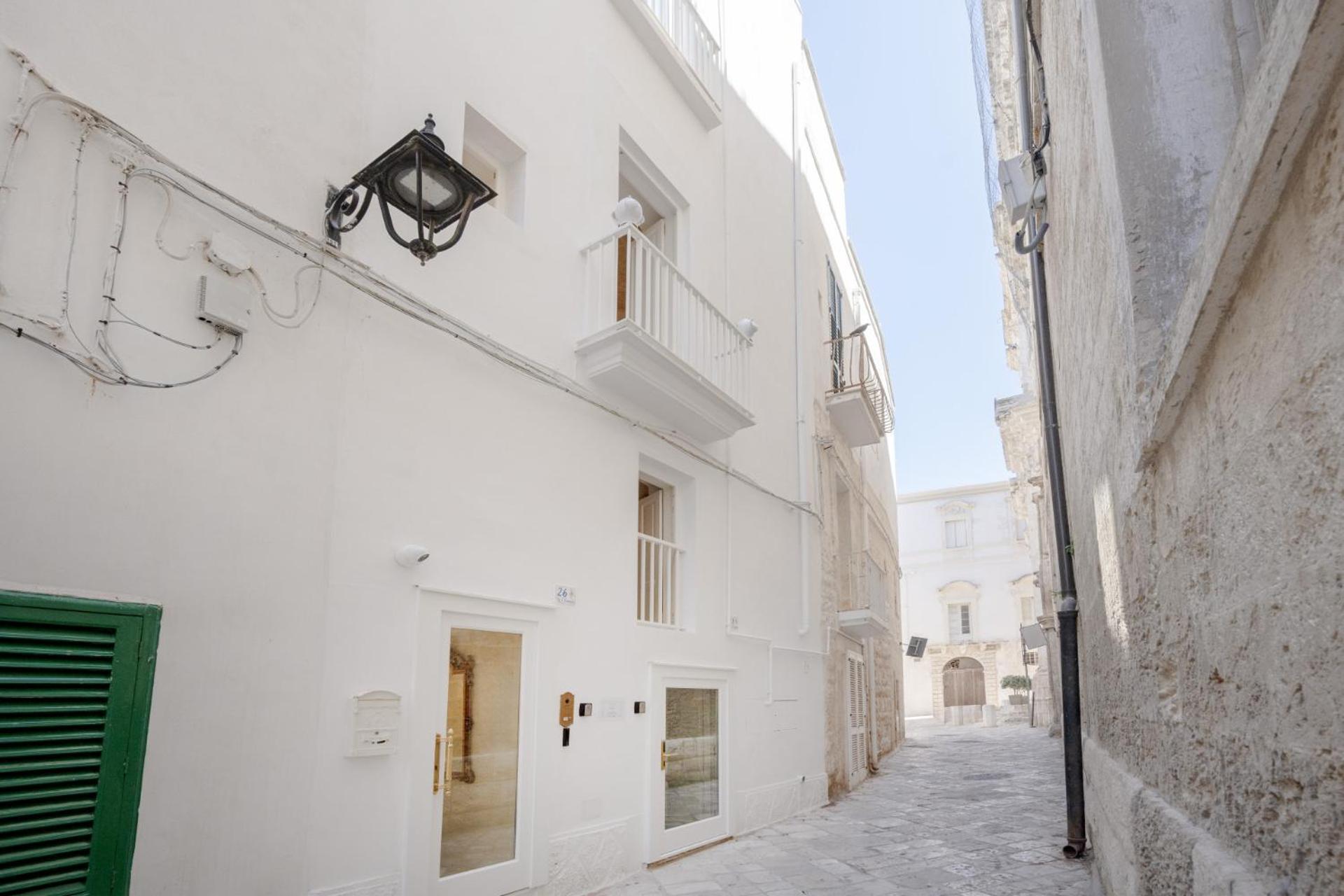 Marchesa - 2 Bedrooms, Terrace & Bath Tub in Center