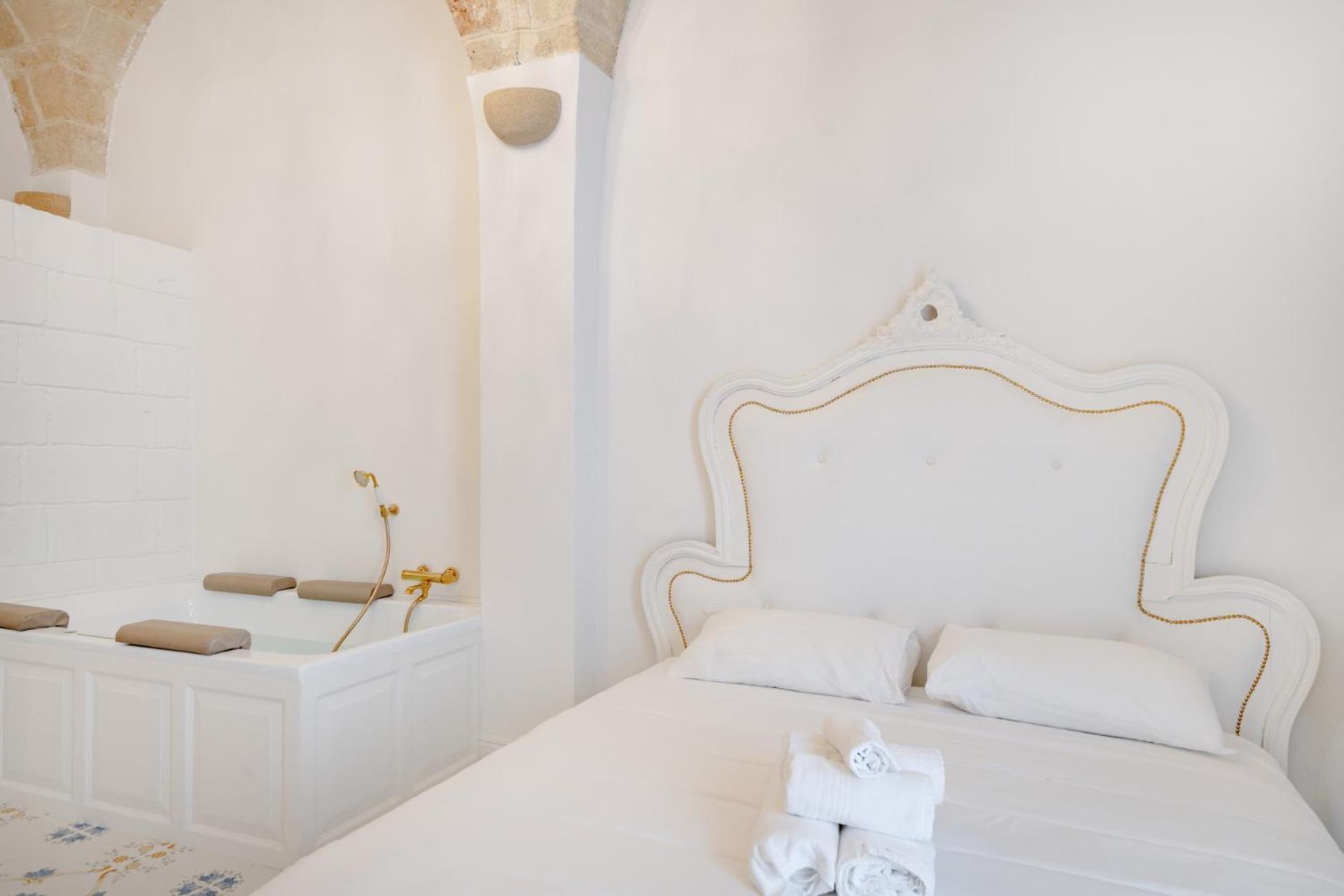 Marchesa - 2 Bedrooms, Terrace & Bath Tub in Center
