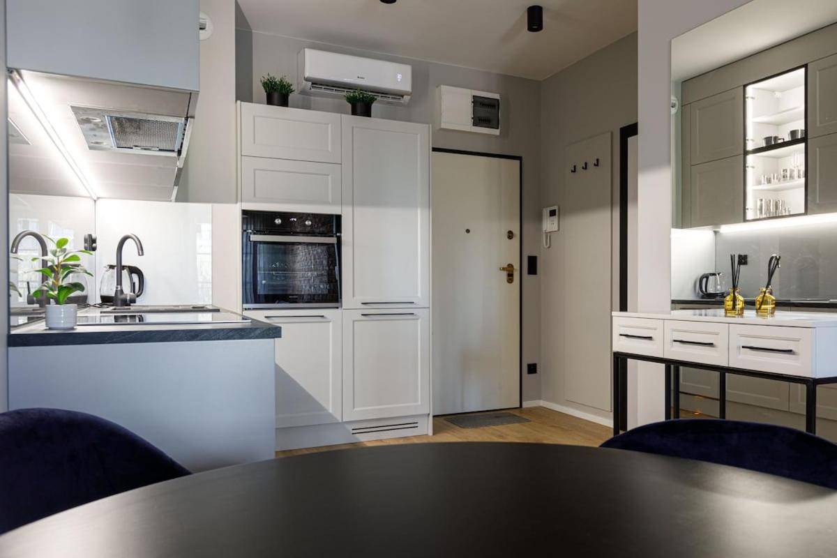 Golden Apartments Wroclaw - Great Location - Cozy and Bright&JanaPawla19