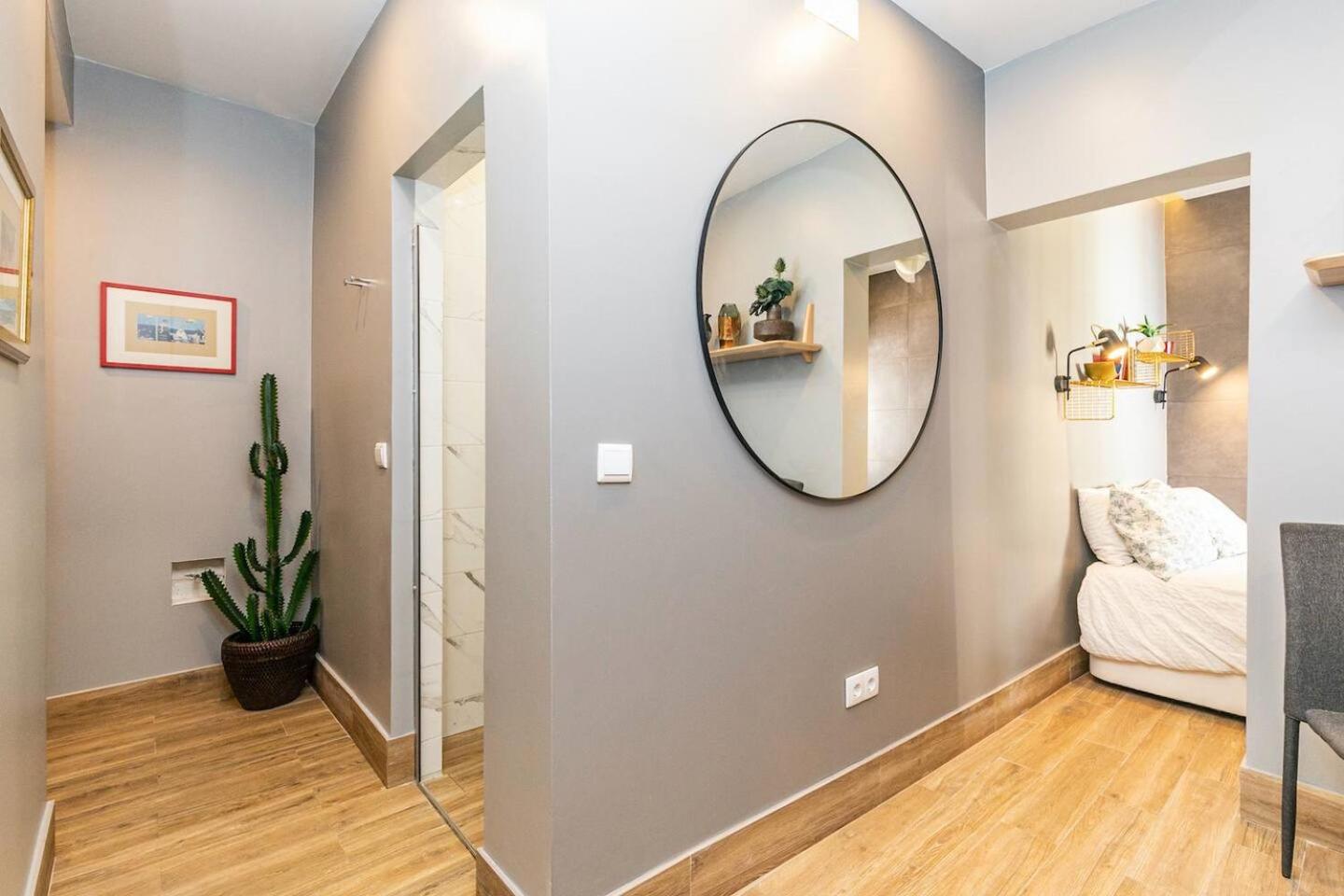 Typical Mouraria Studios by Hosty