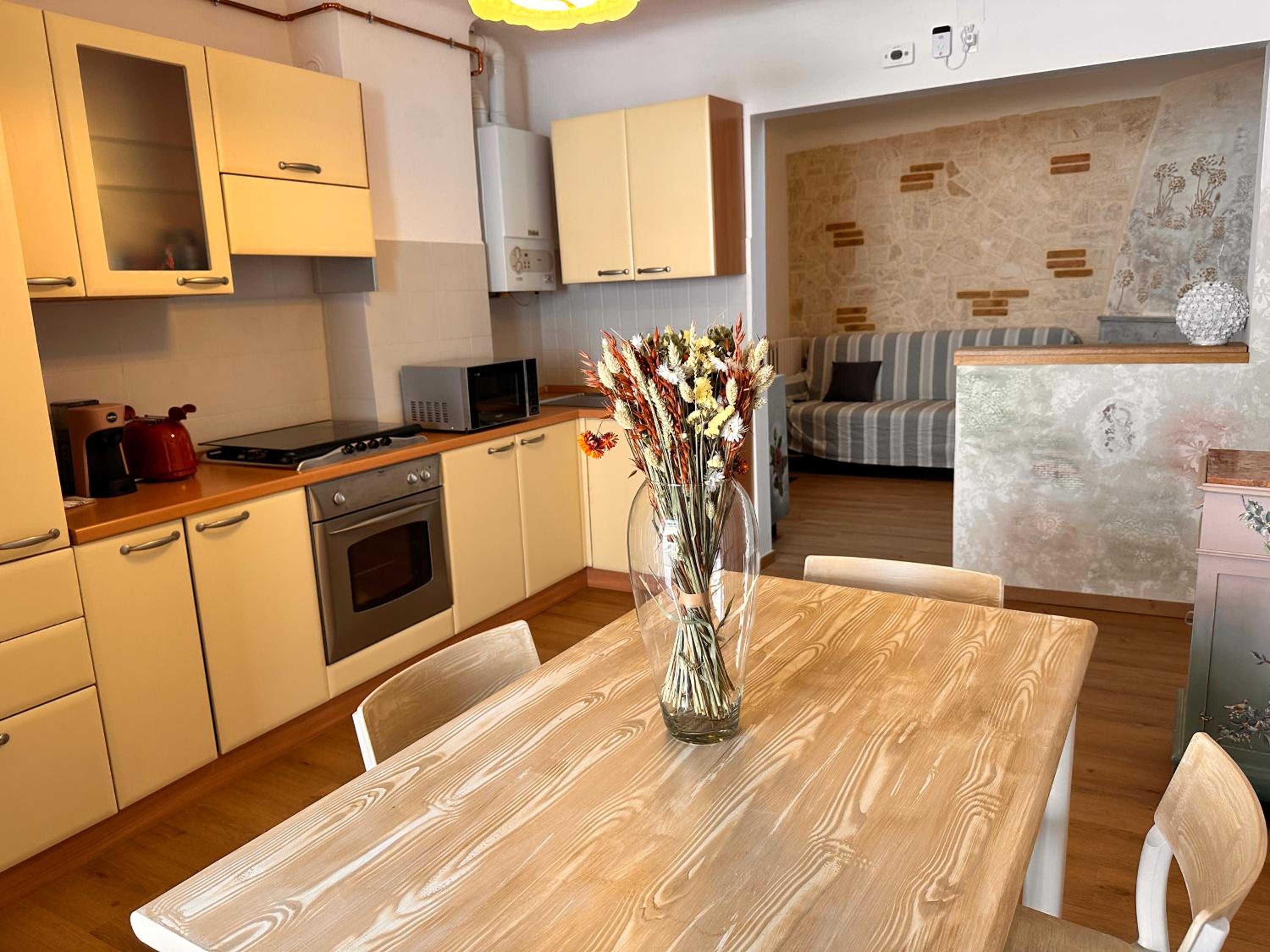 M&C Vicolo corto photo 3