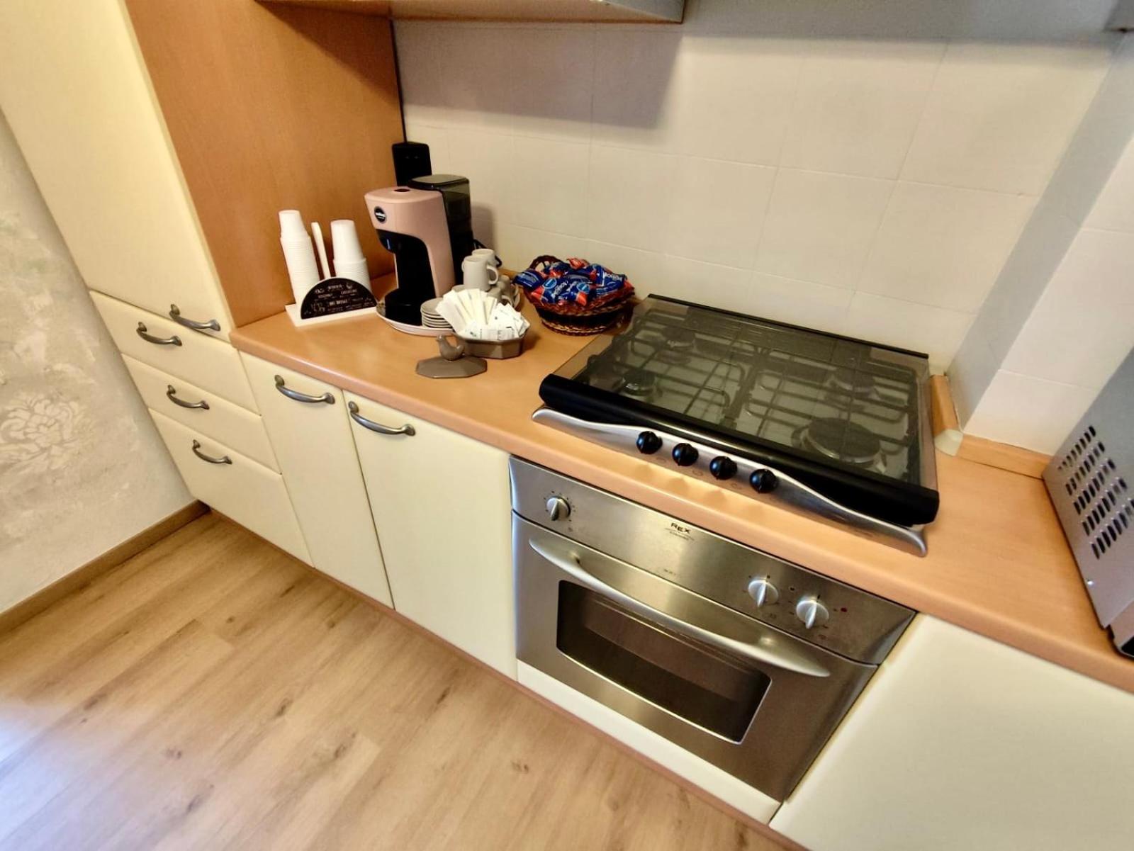 M&C Vicolo corto photo 2