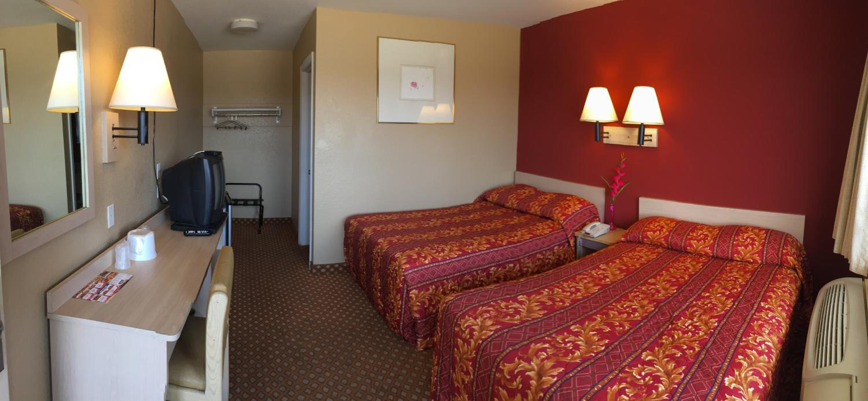 Hilltop Inn & Suites