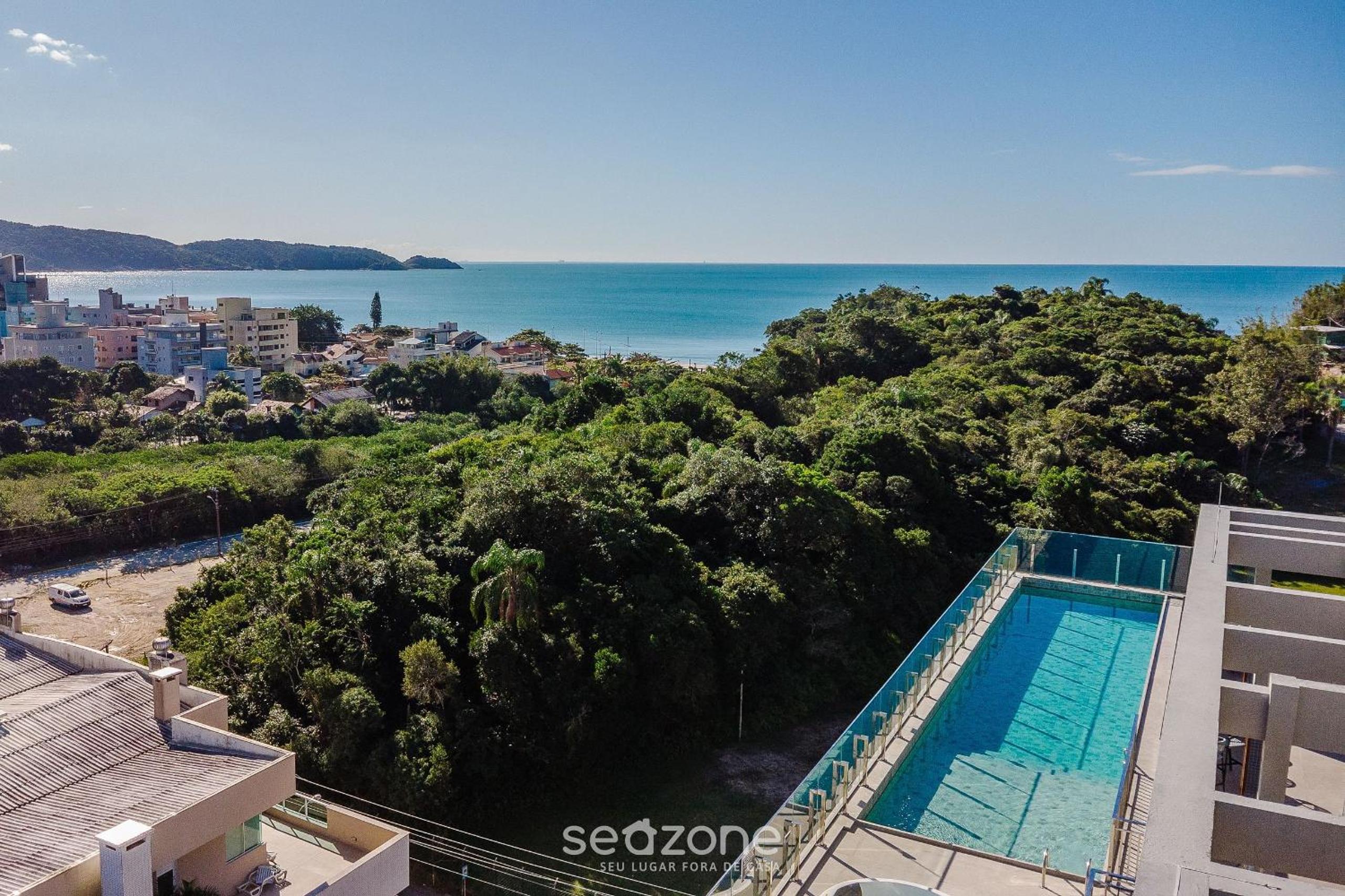Your exclusive stay with pool and jacuzzi just 500 meters from the beach - ELF