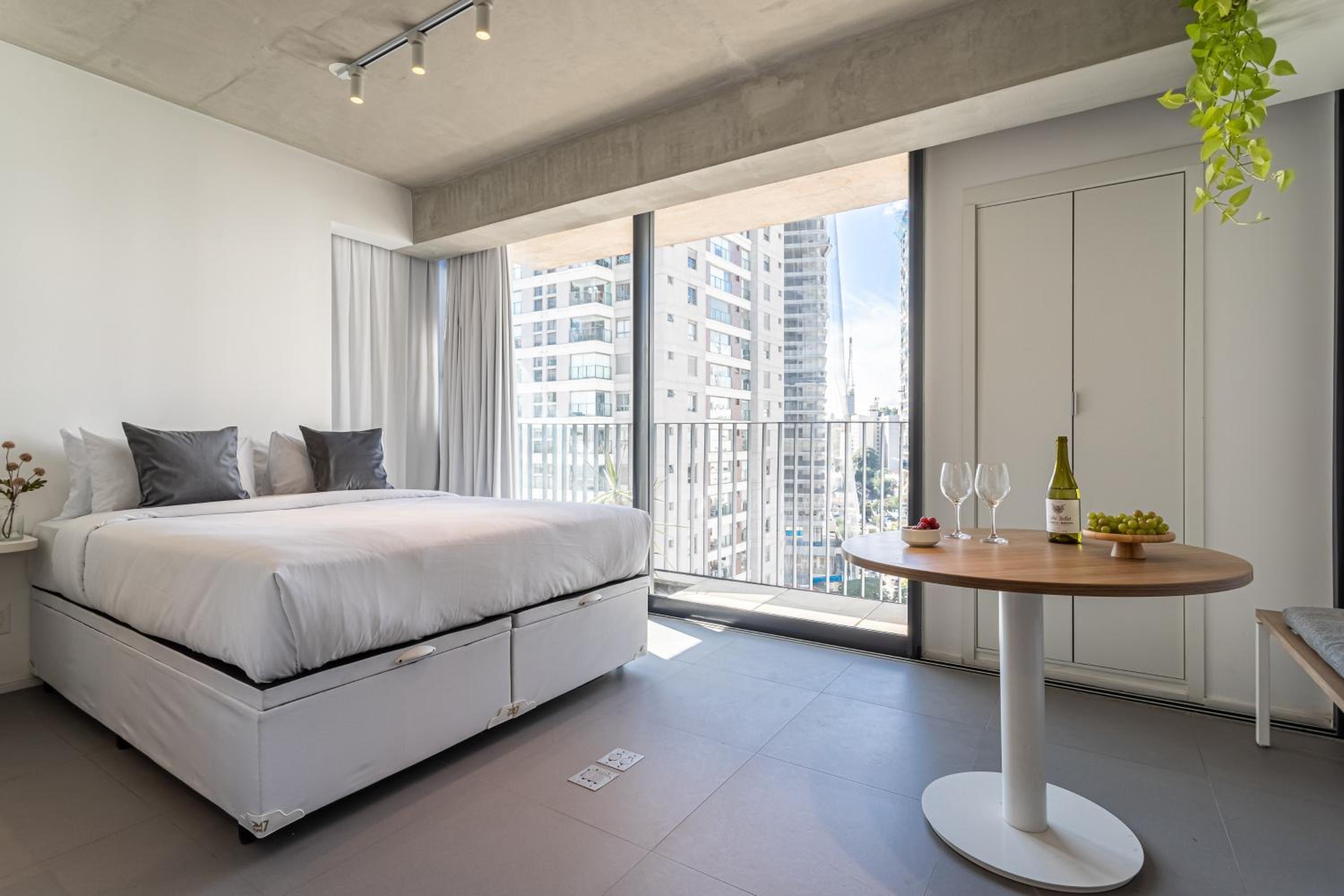 Onze22 by Viva - Estúdios Modernos a 400m do Metrô Vila Madalena com Piscina no Rooftop