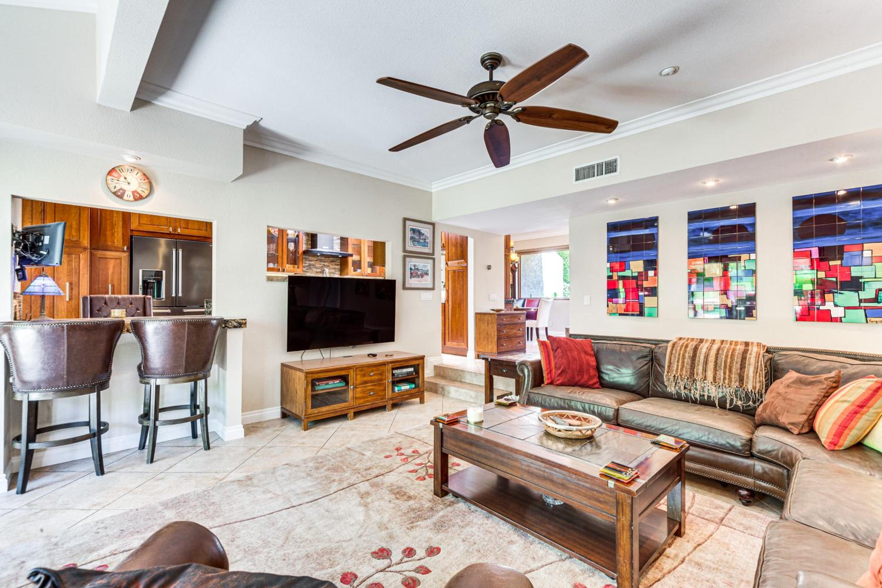 Chic, Walkable Desert Retreat - Private and Serene