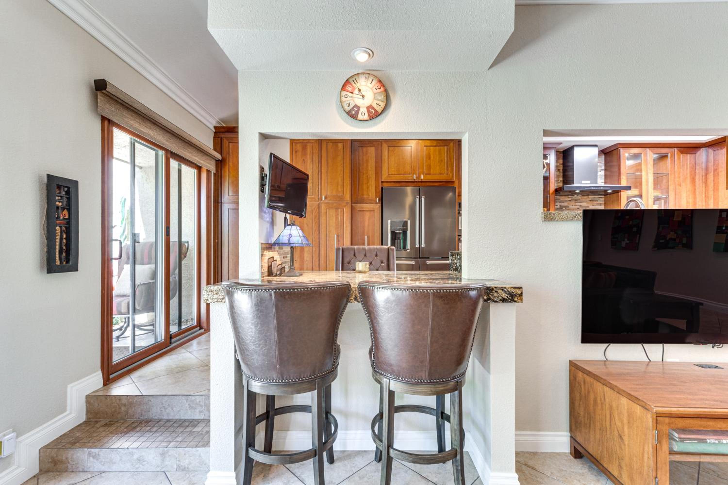 Chic, Walkable Desert Retreat - Private and Serene