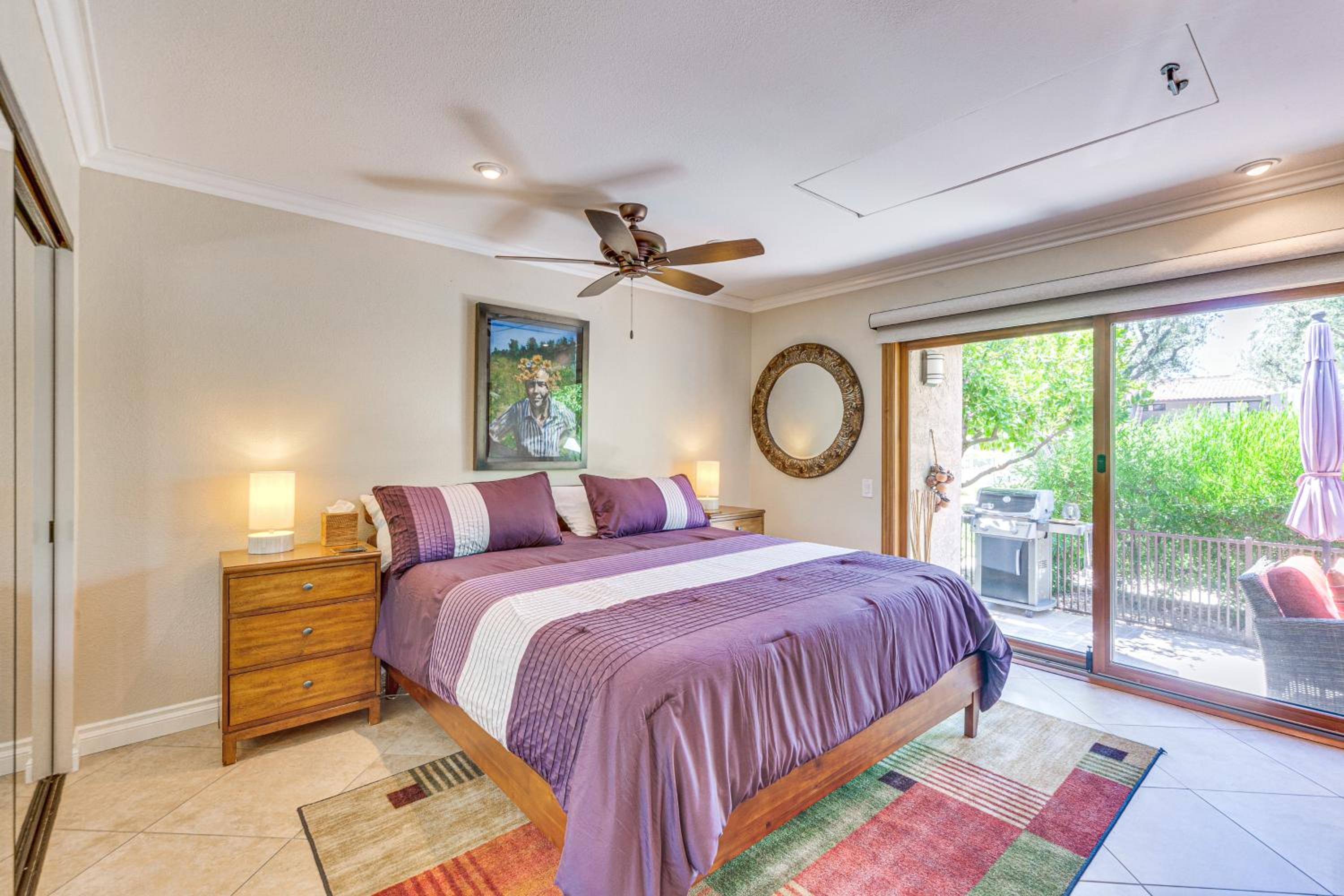 Chic, Walkable Desert Retreat - Private and Serene