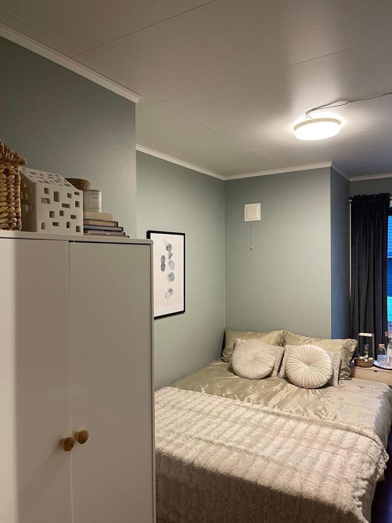 Bright & Spacious Apartment by the Sea, Free Parking, 10min to Airport, 12min to Ålesund