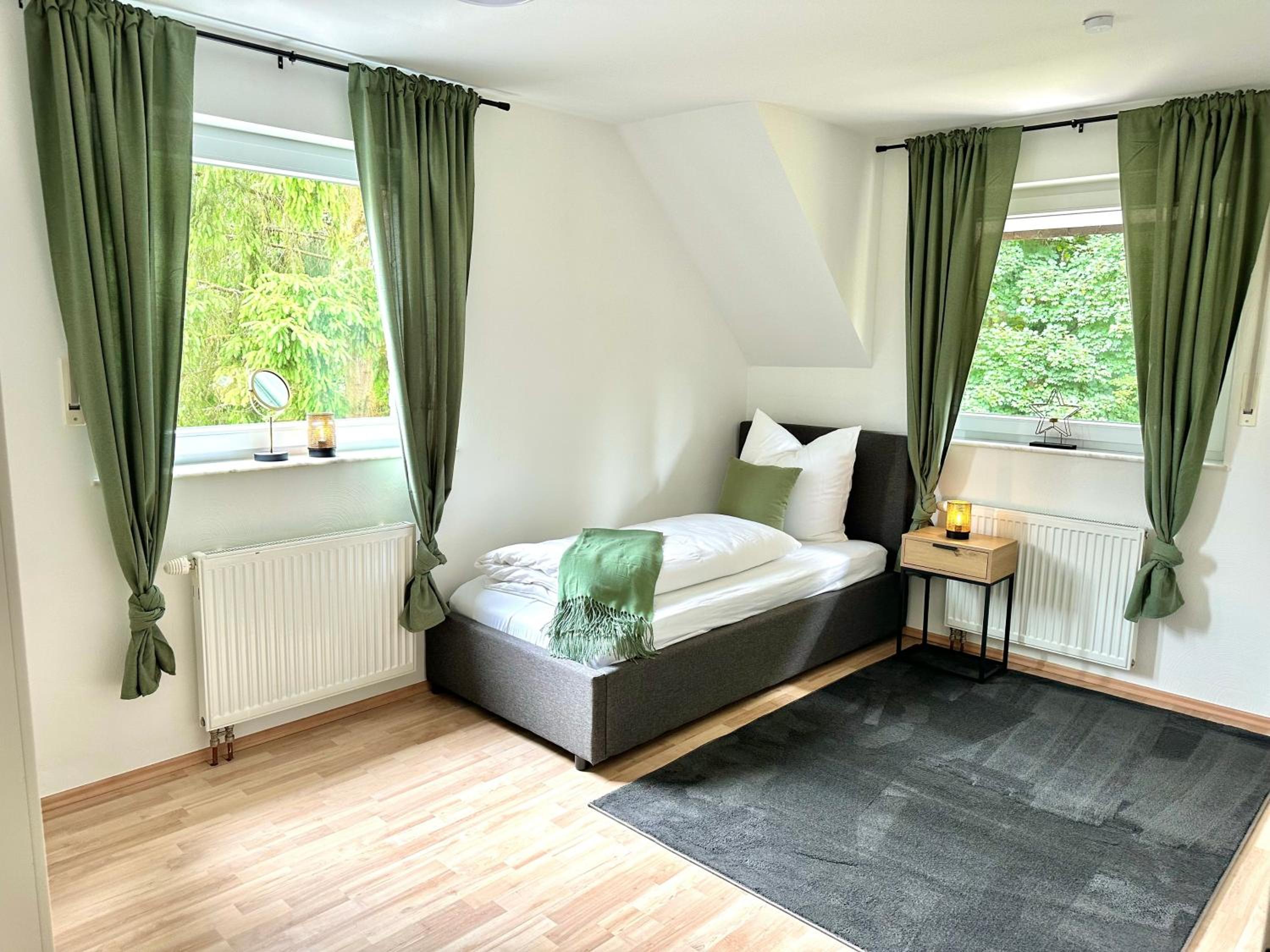 Haus am Wald mit Whirlpool, Garten, Kamin und voll ausgestatteter Küche