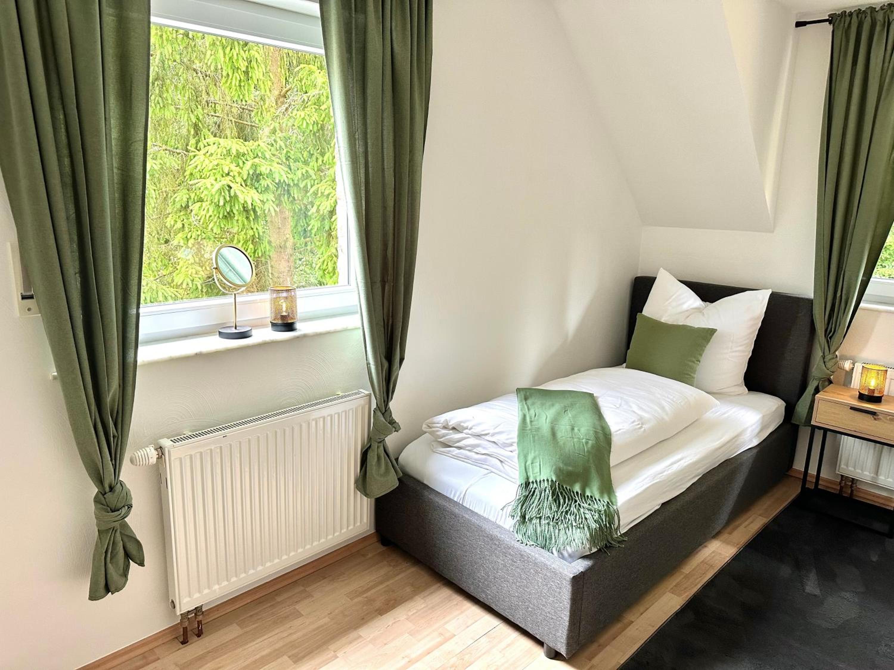 Haus am Wald mit Whirlpool, Garten, Kamin und voll ausgestatteter Küche
