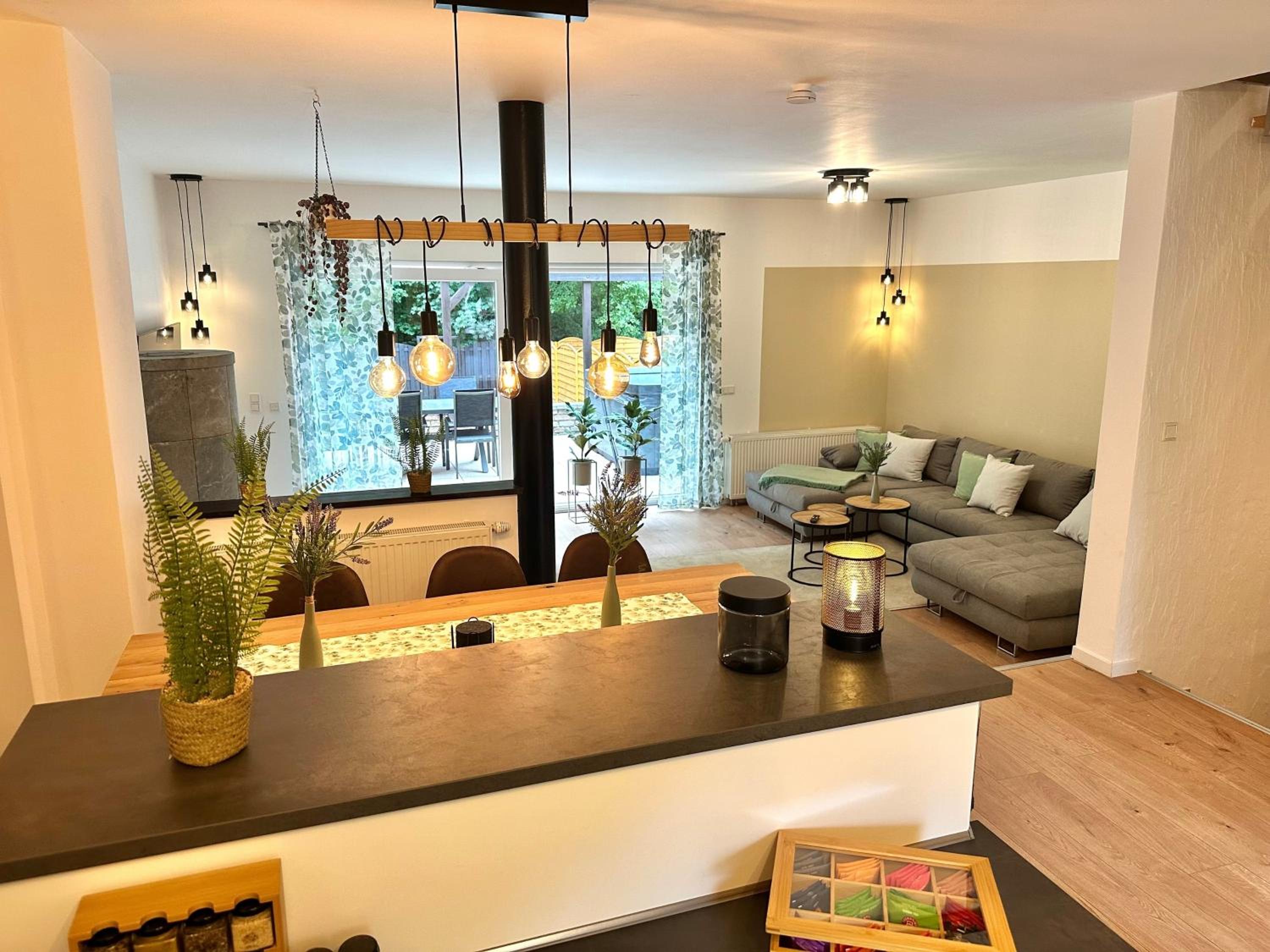 Haus am Wald mit Whirlpool, Garten, Kamin und voll ausgestatteter Küche